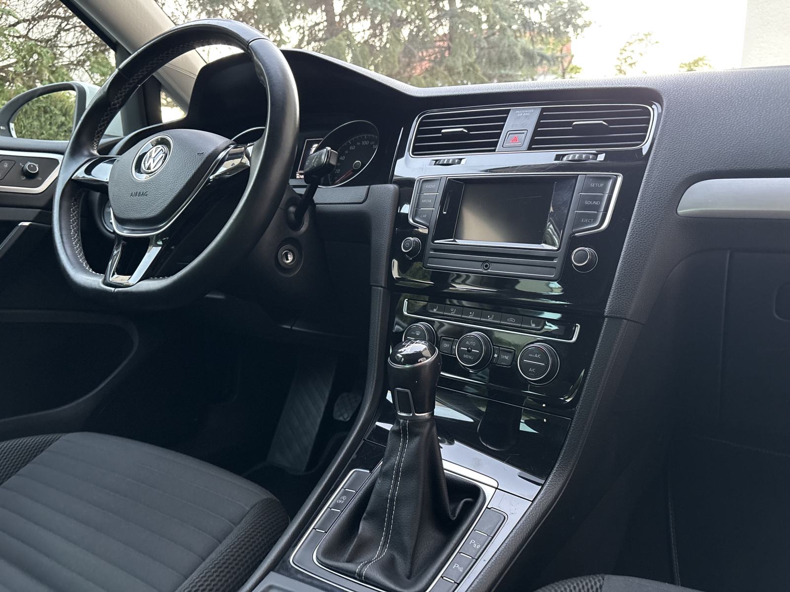 VW GOLF 7 CUP! 1.6 TDI, PRAK PILOT, SENZORI, ALU R16, REG, SERVISNA, fotografija 12