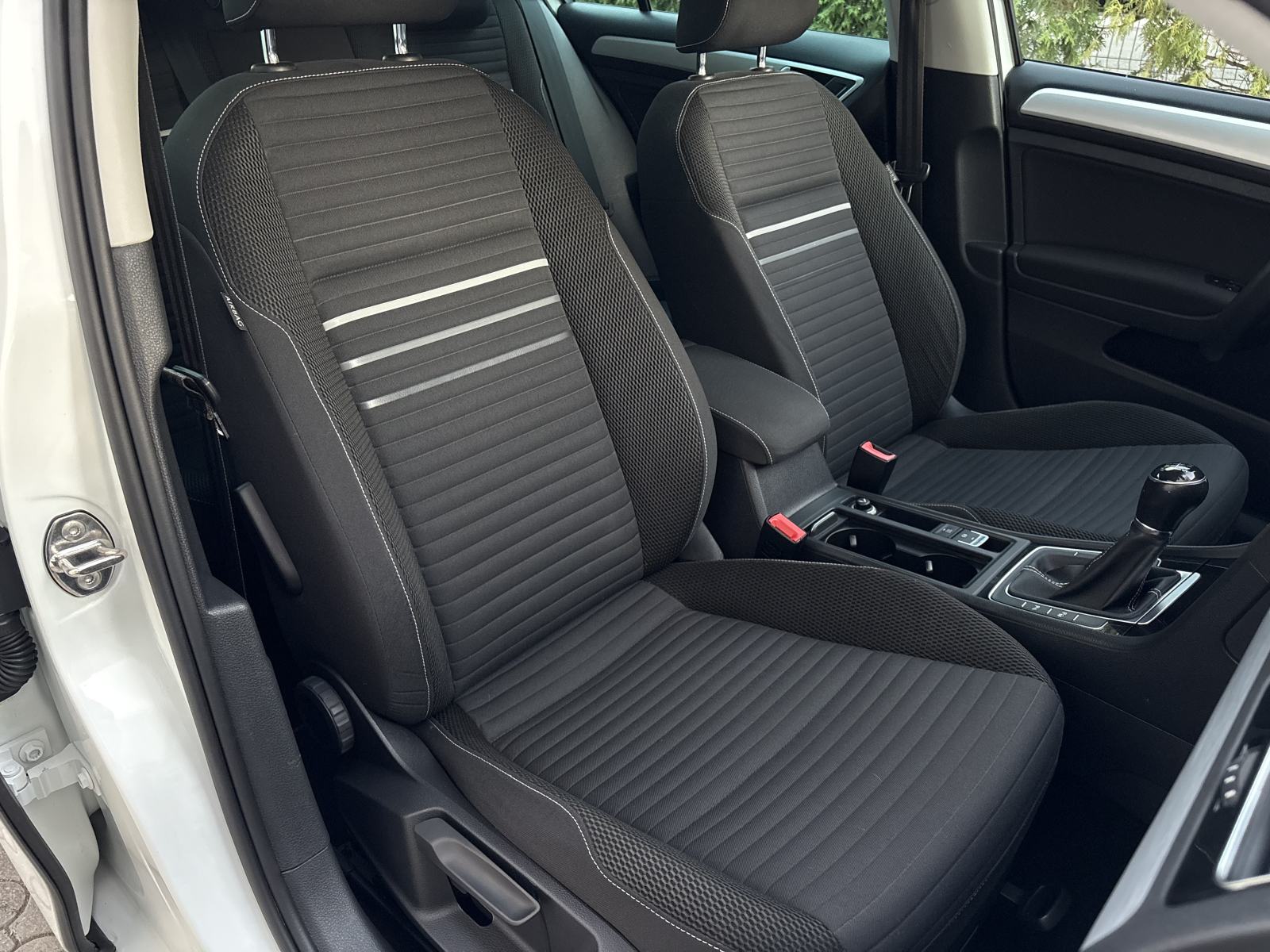 VW GOLF 7 CUP! 1.6 TDI, PRAK PILOT, SENZORI, ALU R16, REG, SERVISNA, fotografija 14