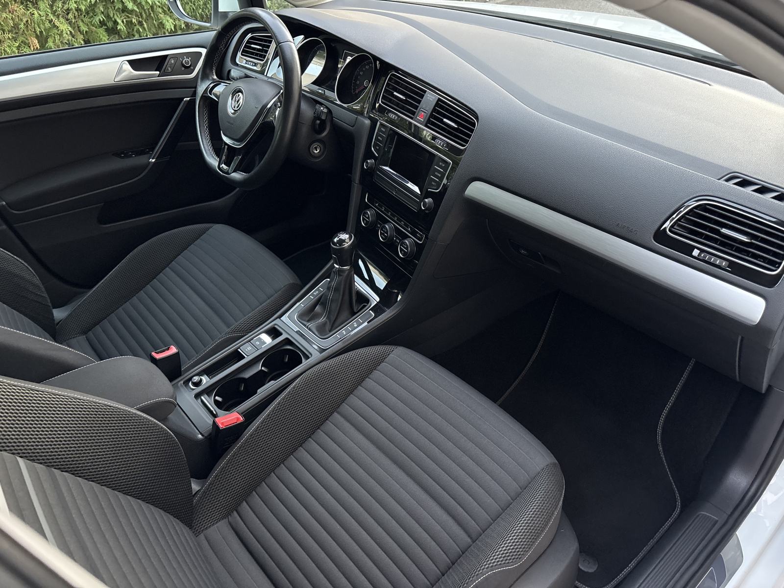 VW GOLF 7 CUP! 1.6 TDI, PRAK PILOT, SENZORI, ALU R16, REG, SERVISNA, fotografija 11