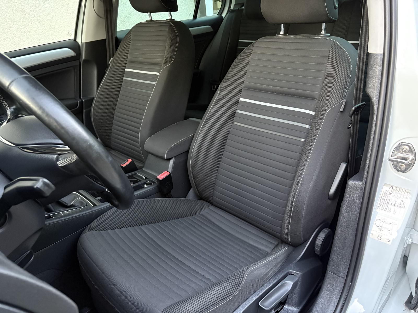 VW GOLF 7 CUP! 1.6 TDI, PRAK PILOT, SENZORI, ALU R16, REG, SERVISNA, fotografija 13