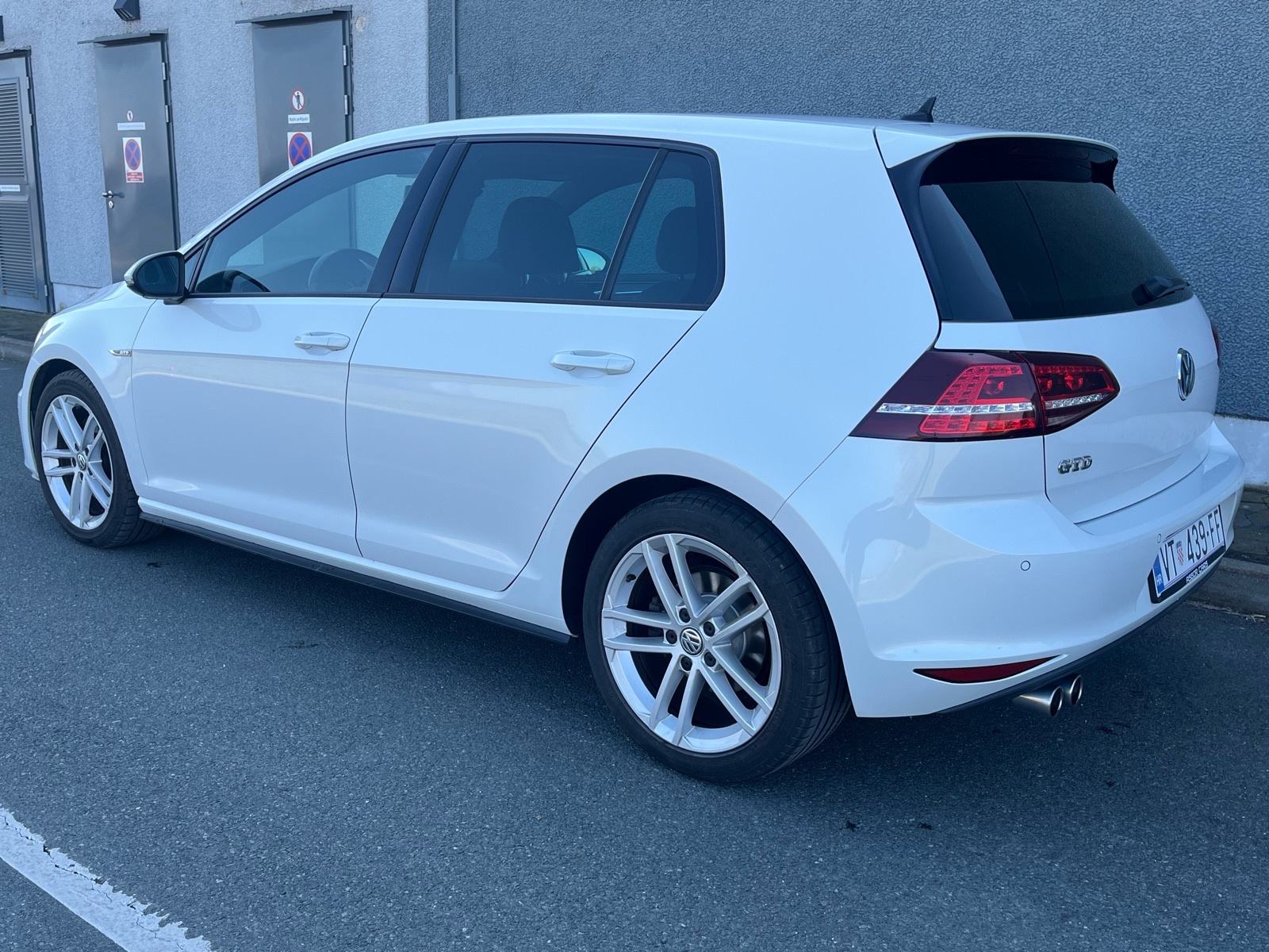VW GOLF 7 GTD 2.0 TDI DSG NAVI KOŽA KAMERA, fotografija 14