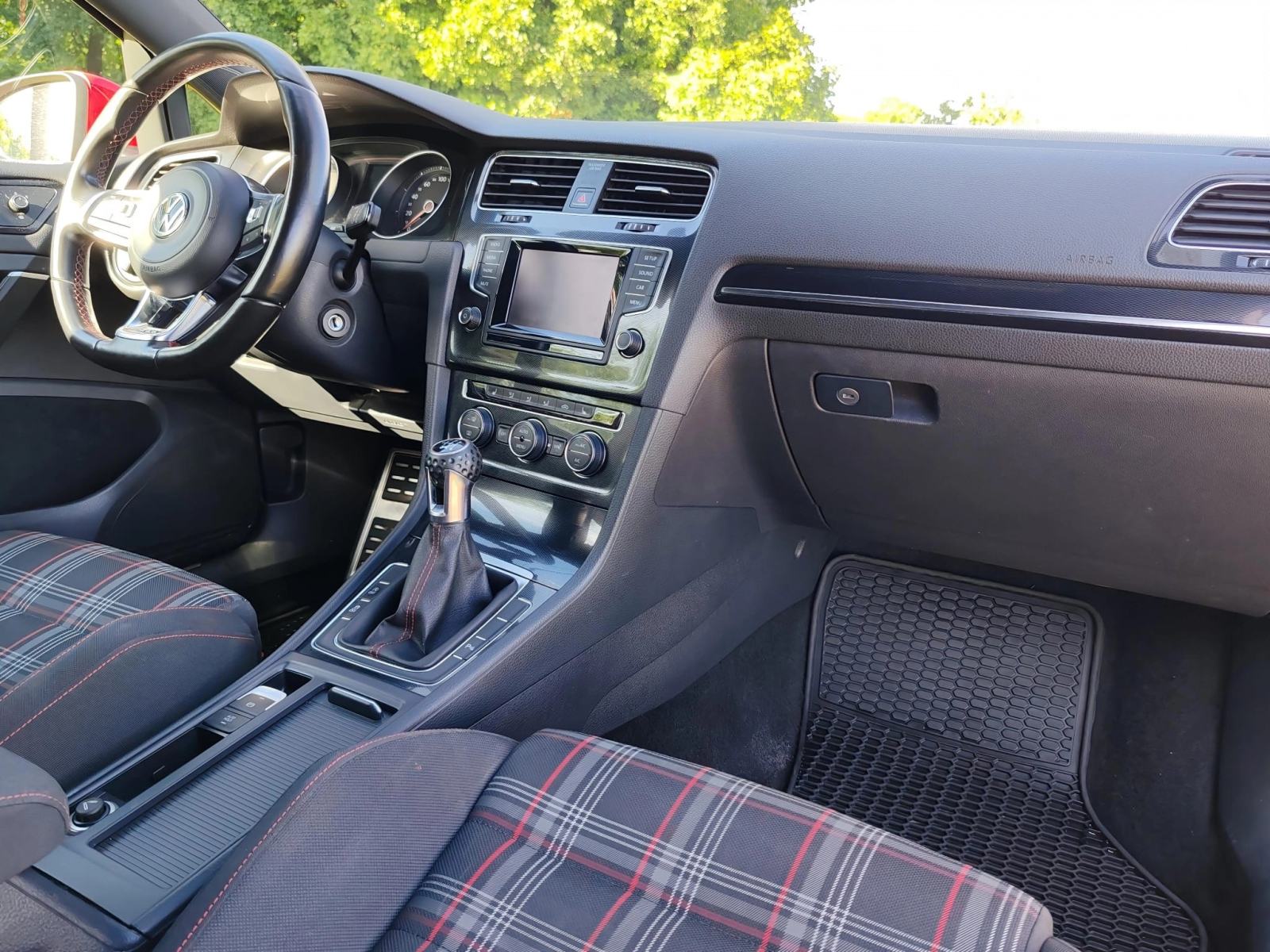 VW Golf 7 GTI 2.0 TSI, odlična oprema, reg. do 06/2027 - Top stanje!, fotografija 14