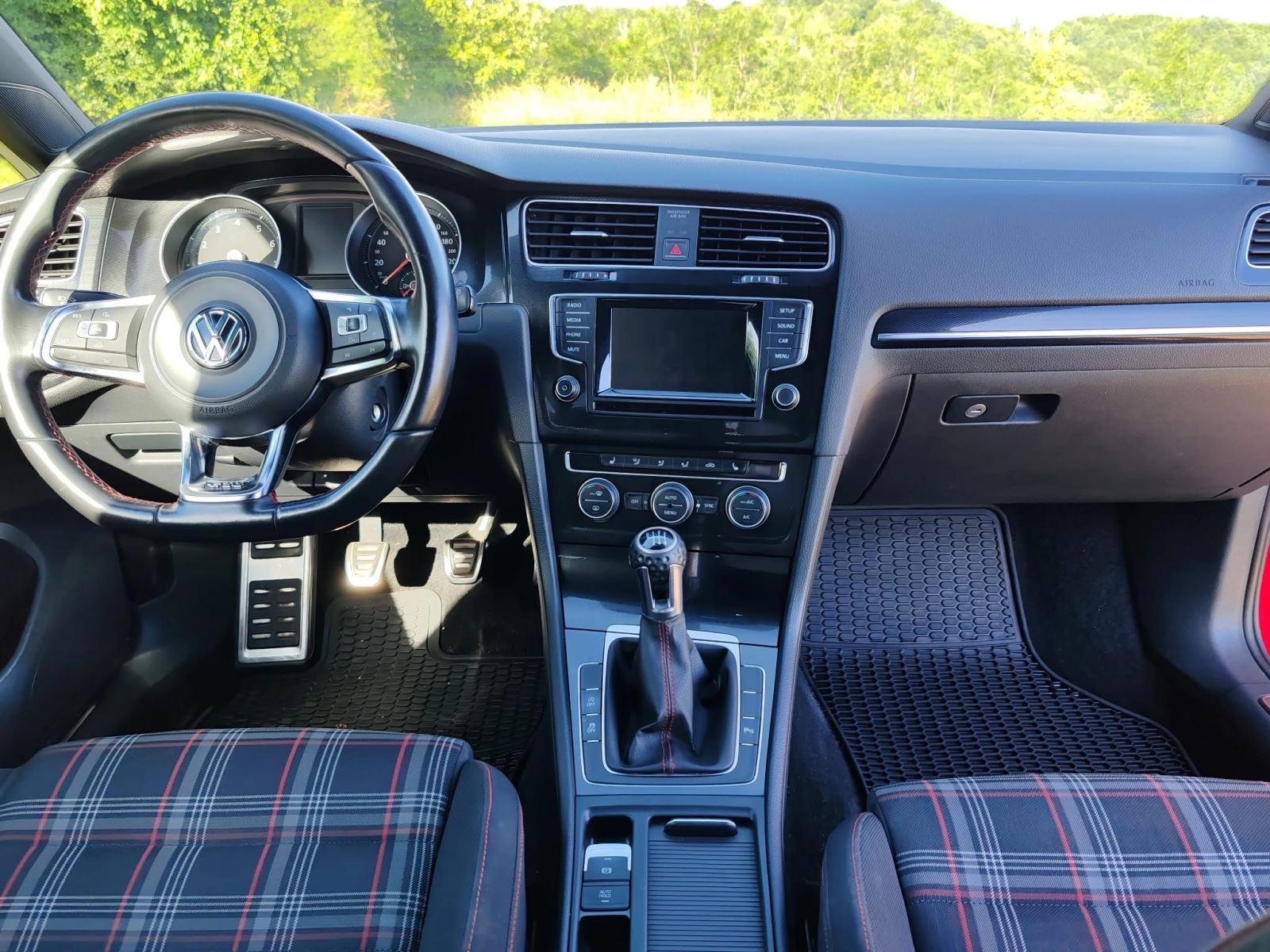 VW Golf 7 GTI 2.0 TSI, odlična oprema, reg. do 06/2027 - Top stanje!, fotografija 15