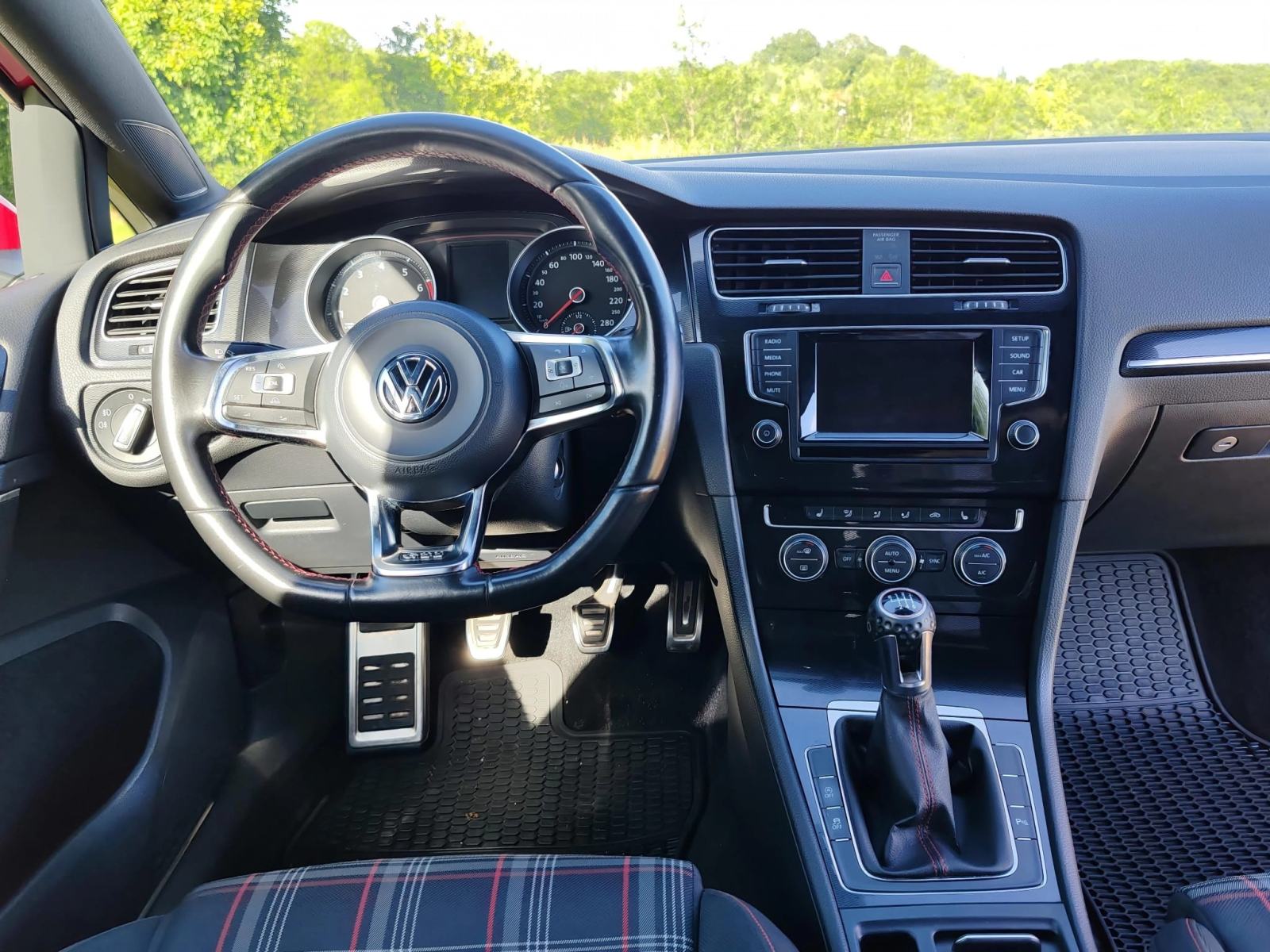 VW Golf 7 GTI 2.0 TSI, odlična oprema, reg. do 06/2027 - Top stanje!, fotografija 16
