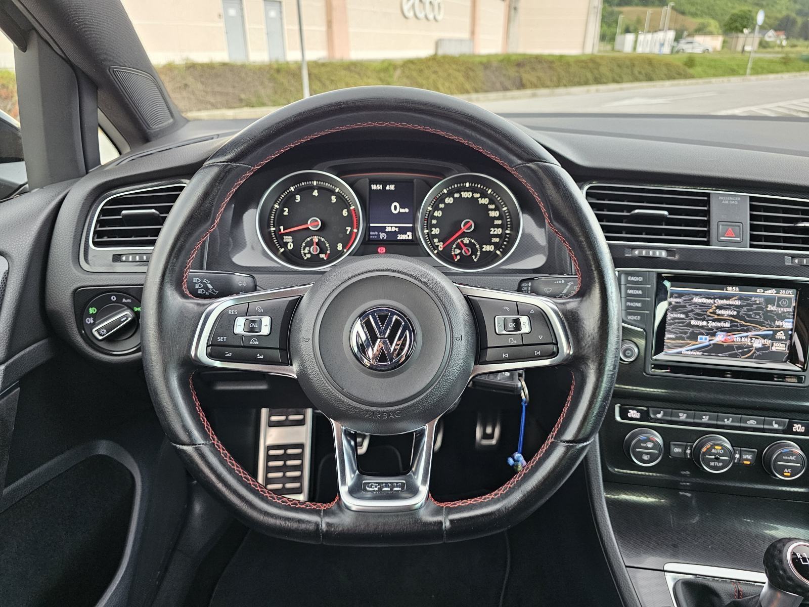 VW Golf 7 GTI, fotografija 12