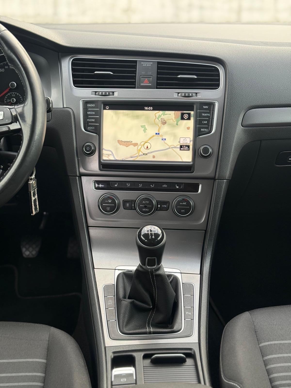 VW Golf 7 Lounge_Discover Pro~Led_Webasto_Reg 02/27, fotografija 16