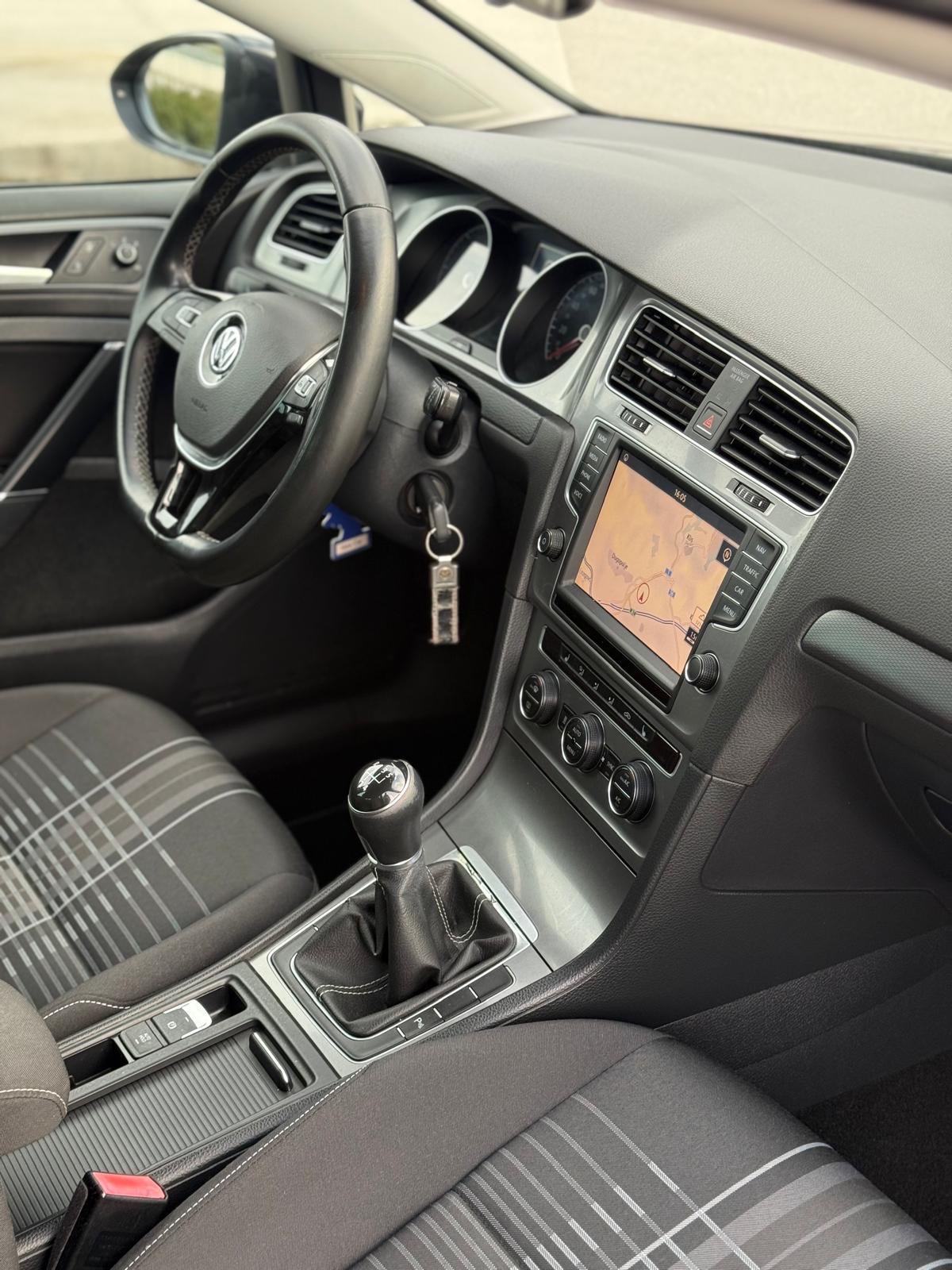 VW Golf 7 Lounge_Discover Pro~Led_Webasto_Reg 02/27, fotografija 15