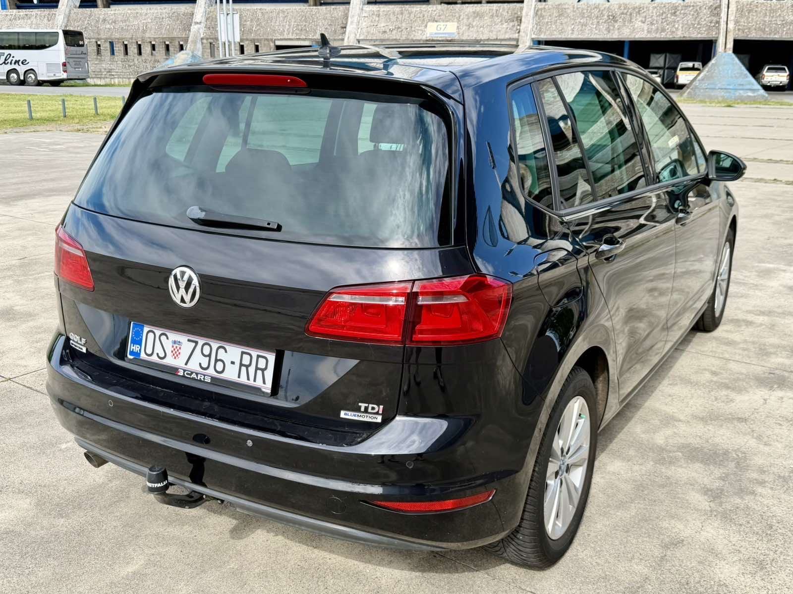 VW GOLF 7 SPORTVAN ** REG. GODINU DANA** SERVISNA**NOVE GUME**, fotografija 5