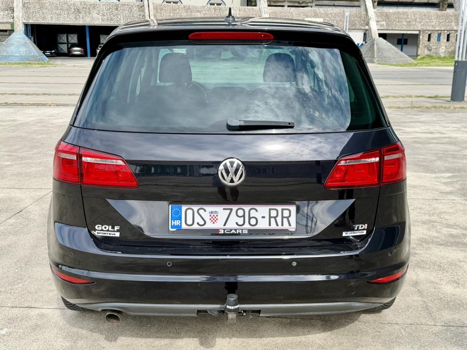 VW GOLF 7 SPORTVAN ** REG. GODINU DANA** SERVISNA**NOVE GUME**, fotografija 6