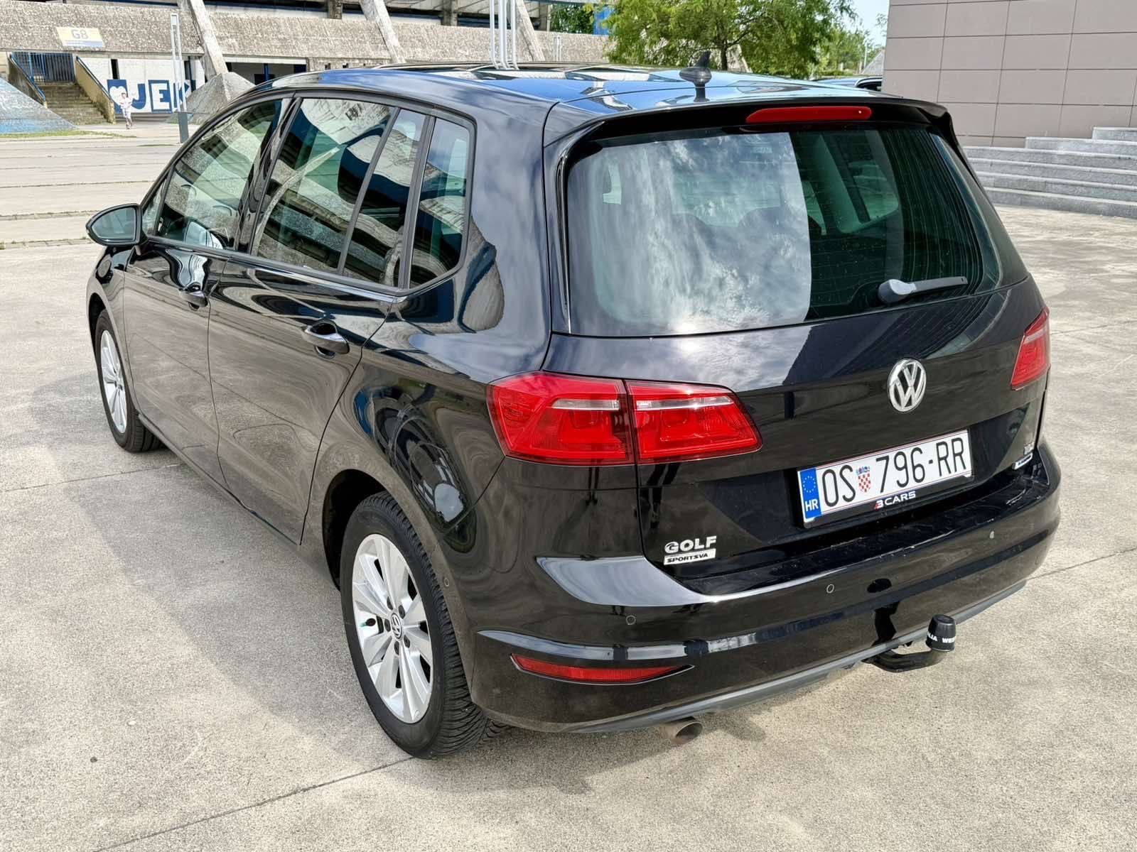 VW GOLF 7 SPORTVAN ** REG. GODINU DANA** SERVISNA**NOVE GUME**, fotografija 7