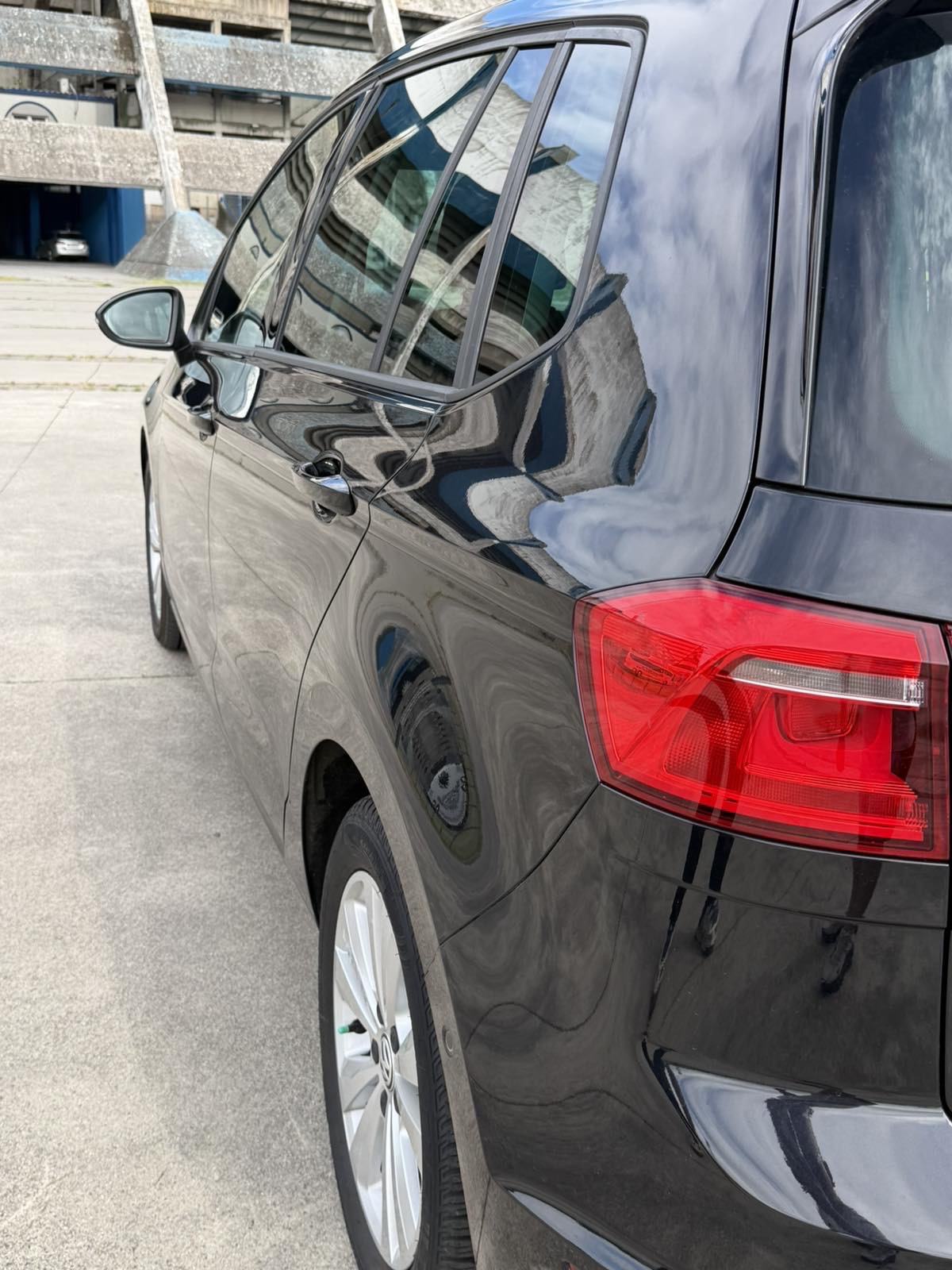 VW GOLF 7 SPORTVAN ** REG. GODINU DANA** SERVISNA**NOVE GUME**, fotografija 9