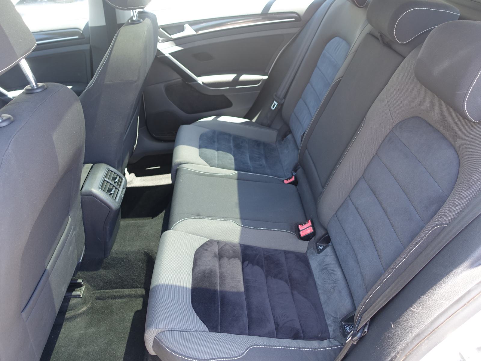 VW Golf 7 SW 1,6 TDI Highline REG.01/2027., fotografija 15