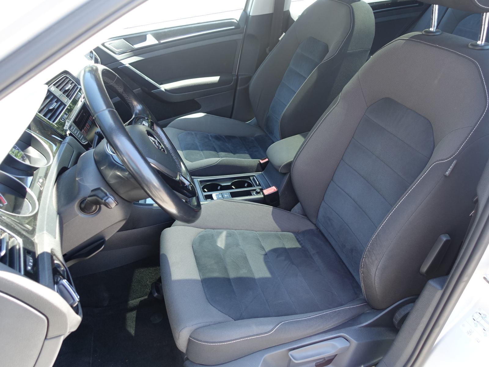 VW Golf 7 SW 1,6 TDI Highline REG.01/2027., fotografija 9