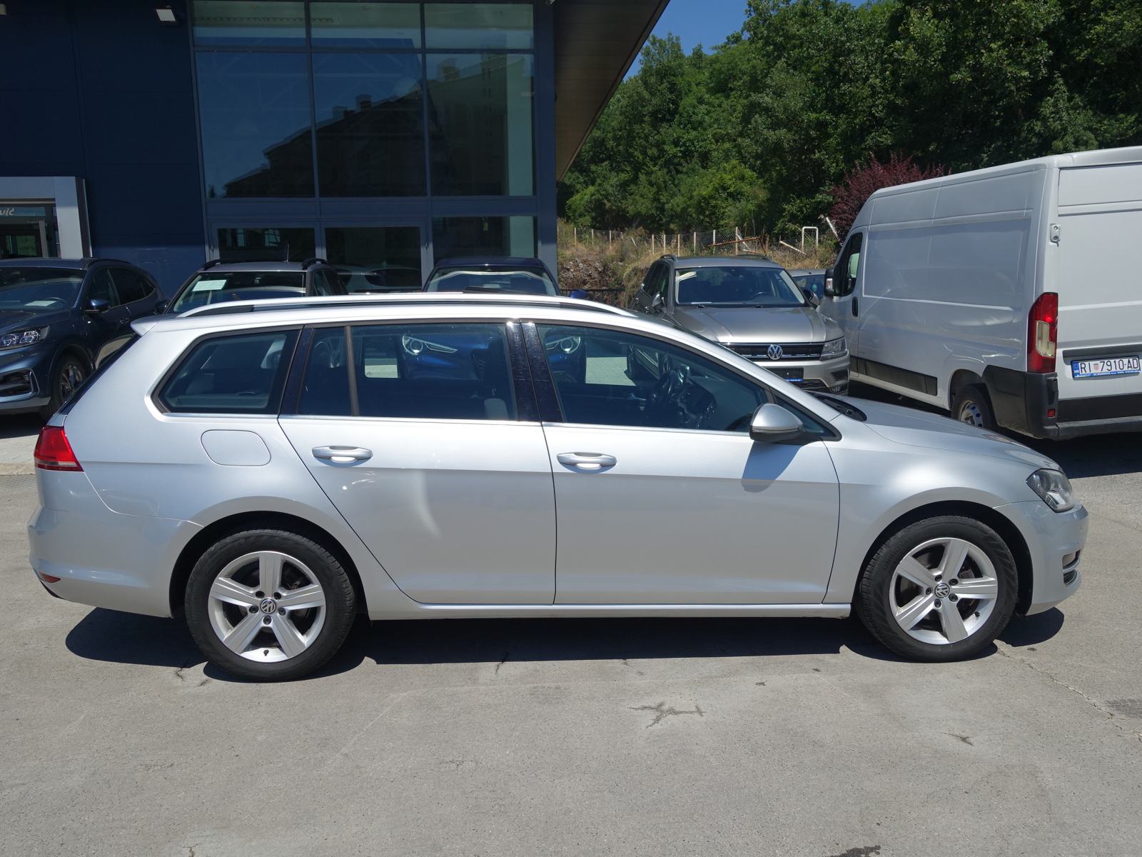 VW Golf 7 SW 1,6 TDI Highline REG.01/2027., fotografija 2