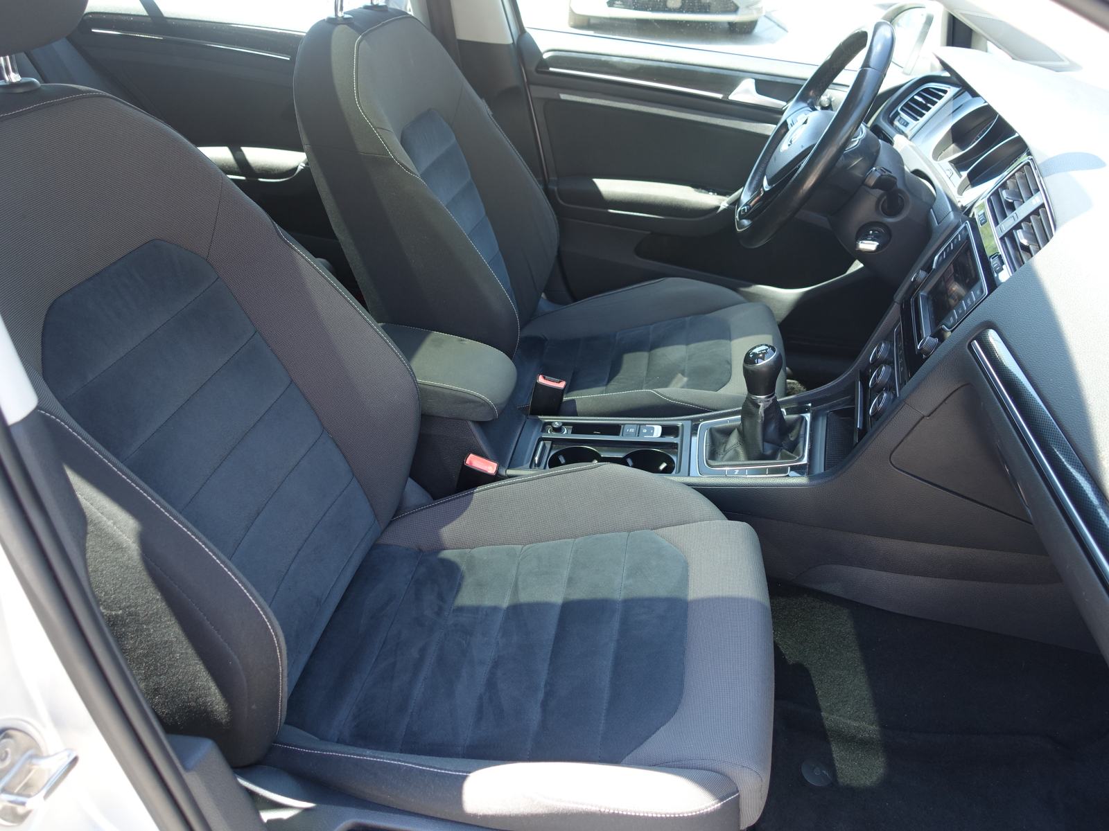 VW Golf 7 SW 1,6 TDI Highline REG.01/2027., fotografija 12