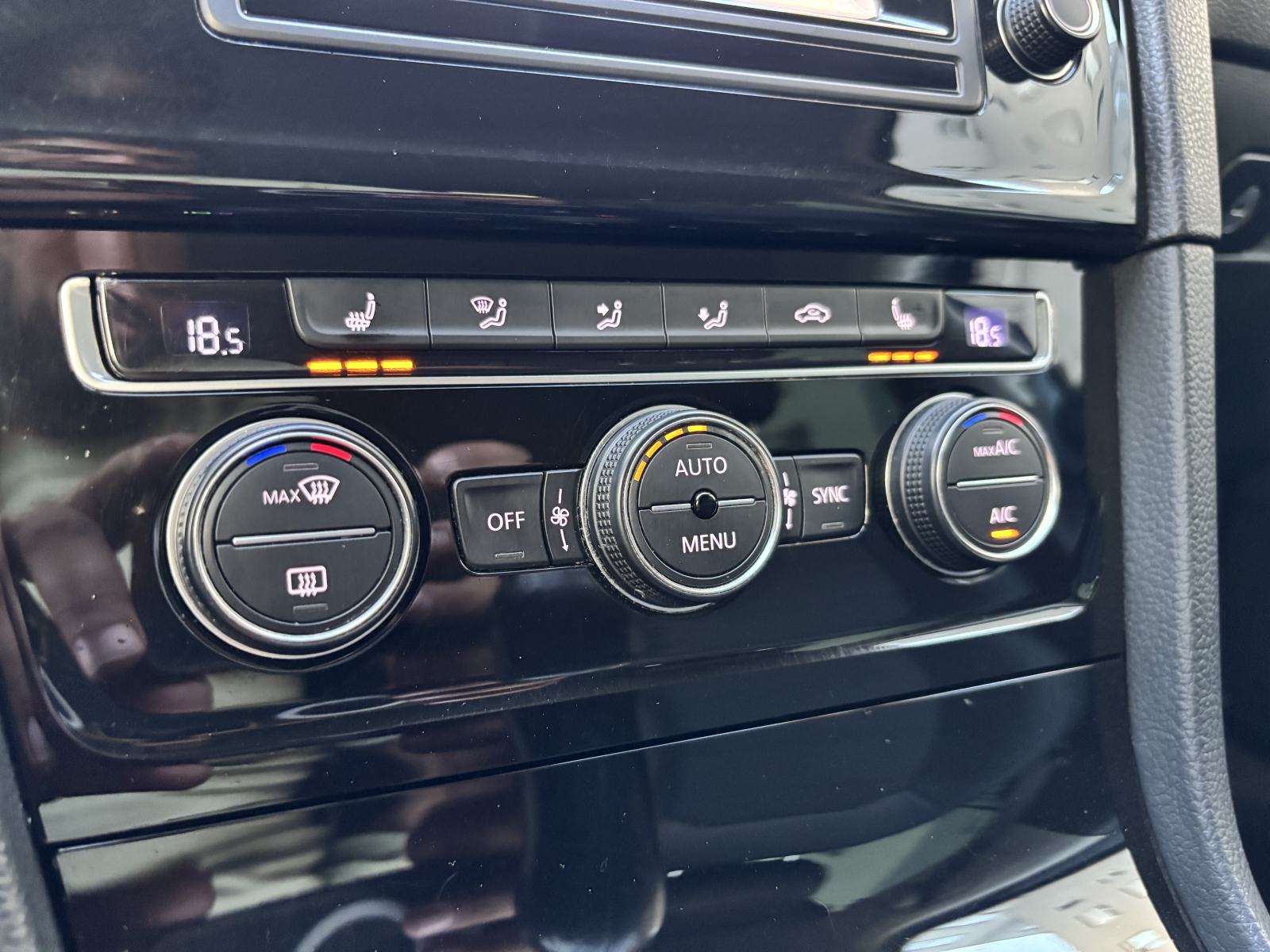 VW GOLF 7 VARIANT 1,6 TDI 2015 GOD 171,000 KM HIGH-LINE CIJENA 9,200€, fotografija 17