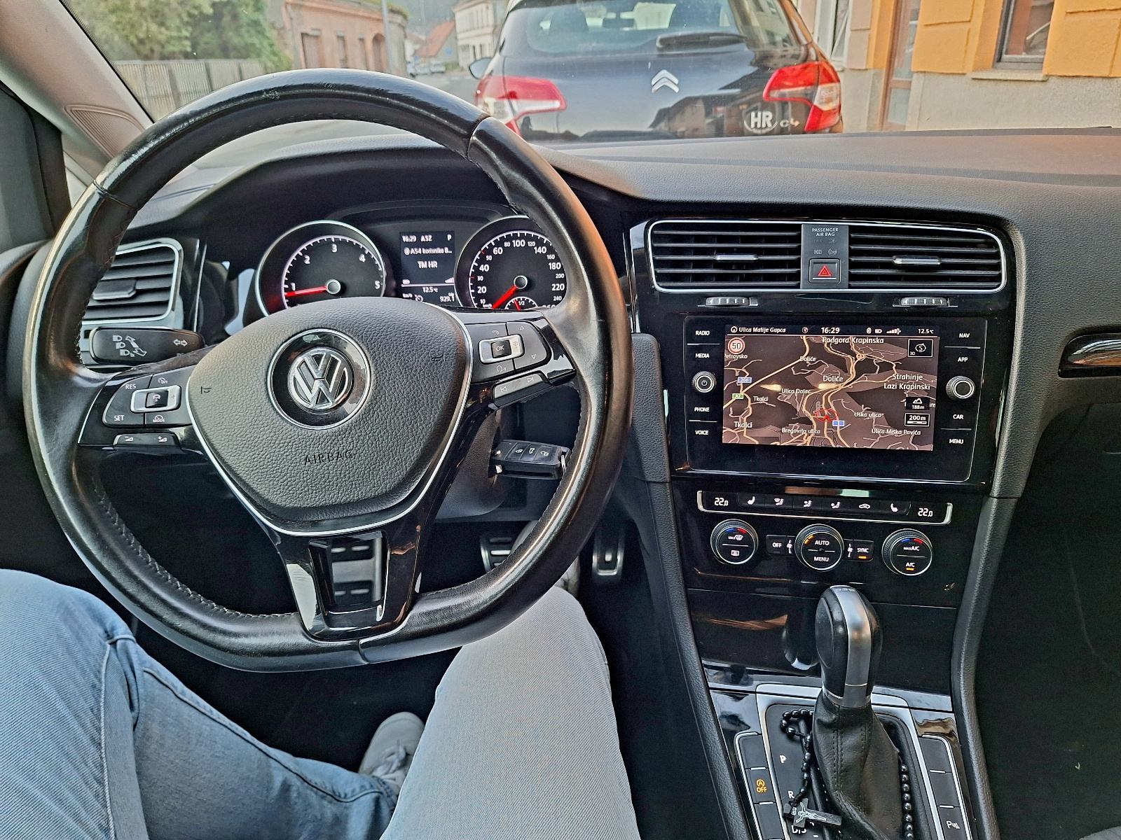 Prodaje se Golf 7 Variant 2017 – DSG automatik, s bogatom opremom i se, fotografija 7