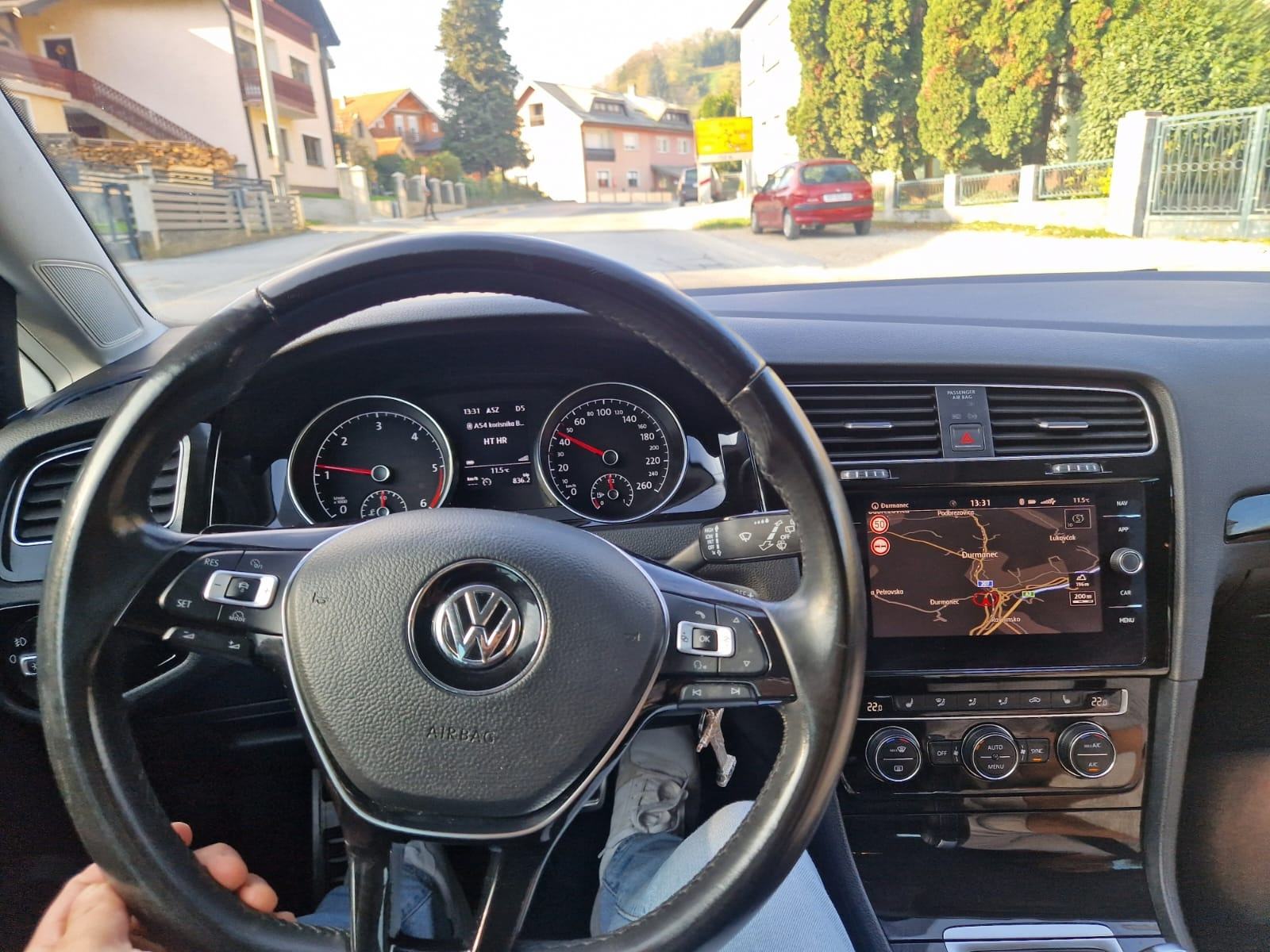 Prodaje se Golf 7 Variant 2017 – DSG automatik, s bogatom opremom i se, fotografija 3