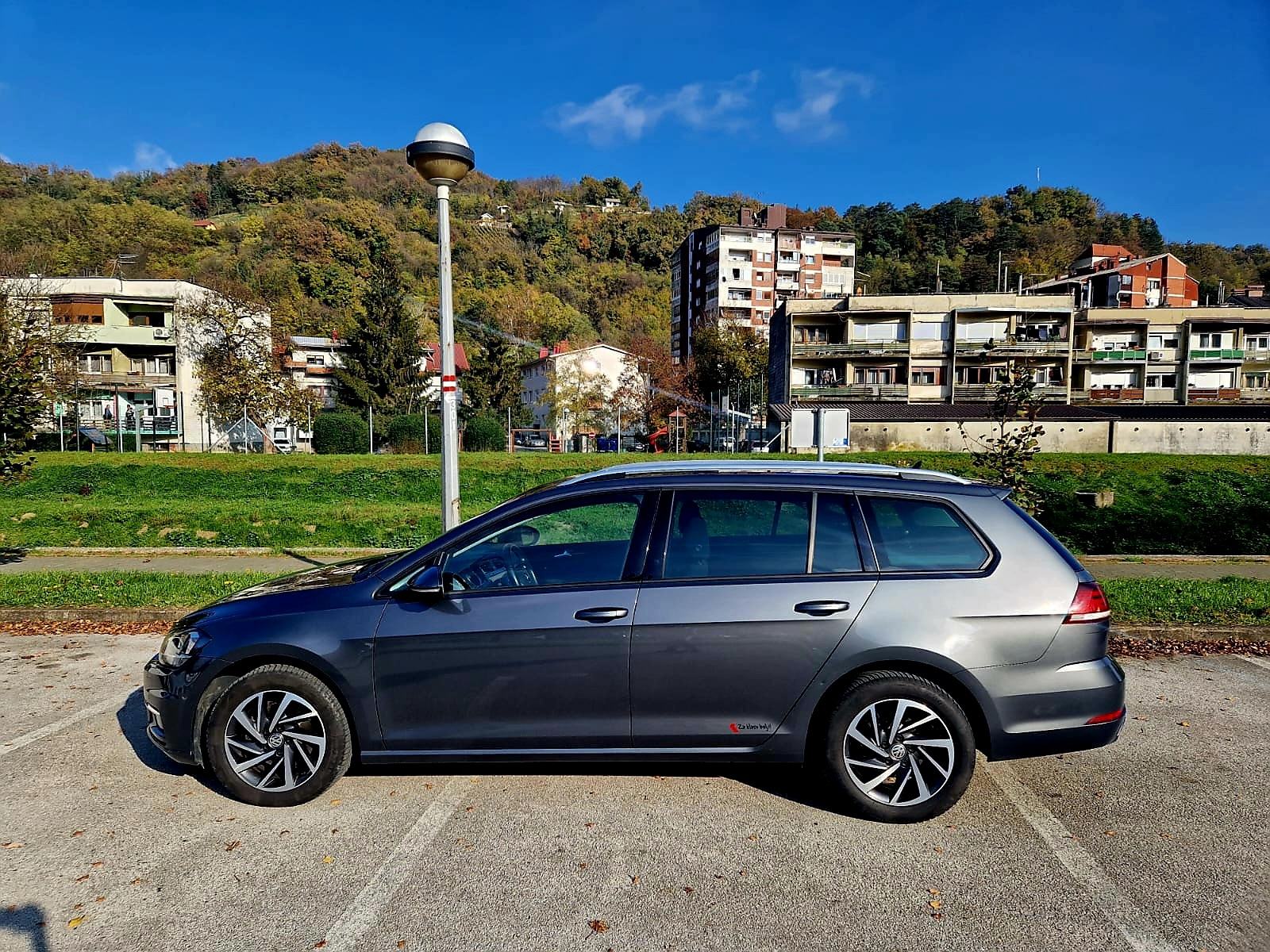 Prodaje se Golf 7 Variant 2017 – DSG automatik, s bogatom opremom i se, fotografija 4