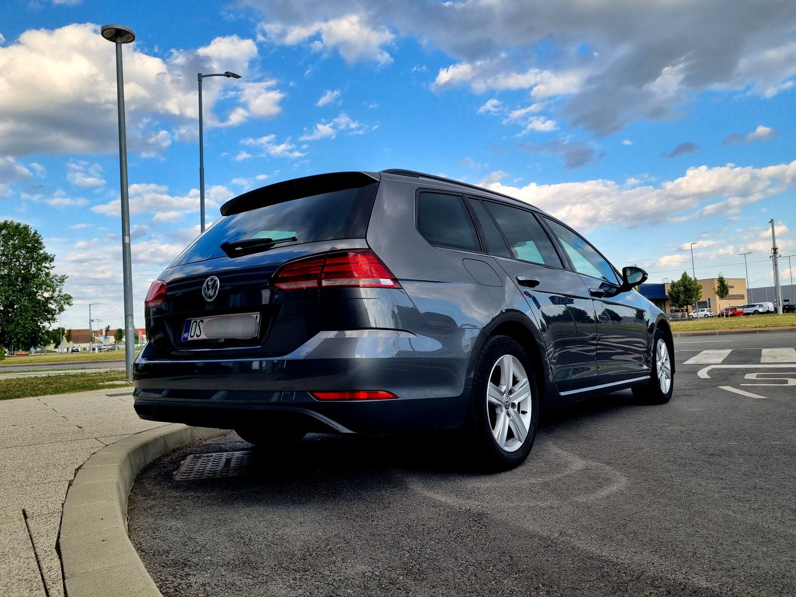 VW Golf 7 Variant 1,6 TDI reg.04/27 -2seta točkova NAV SHZ MFV, fotografija 2