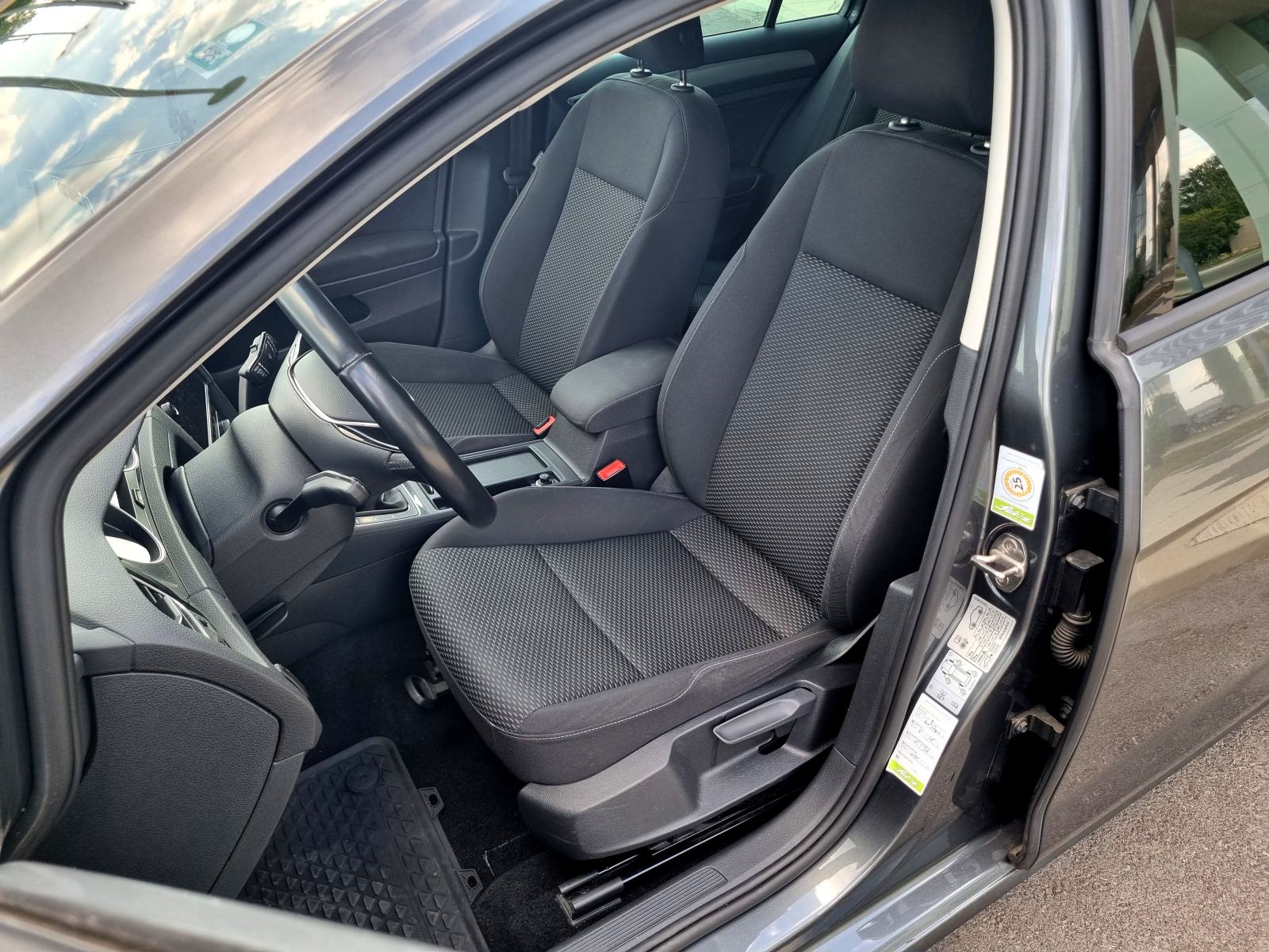 VW Golf 7 Variant 1,6 TDI reg.04/27 -2seta točkova NAV SHZ MFV, fotografija 12
