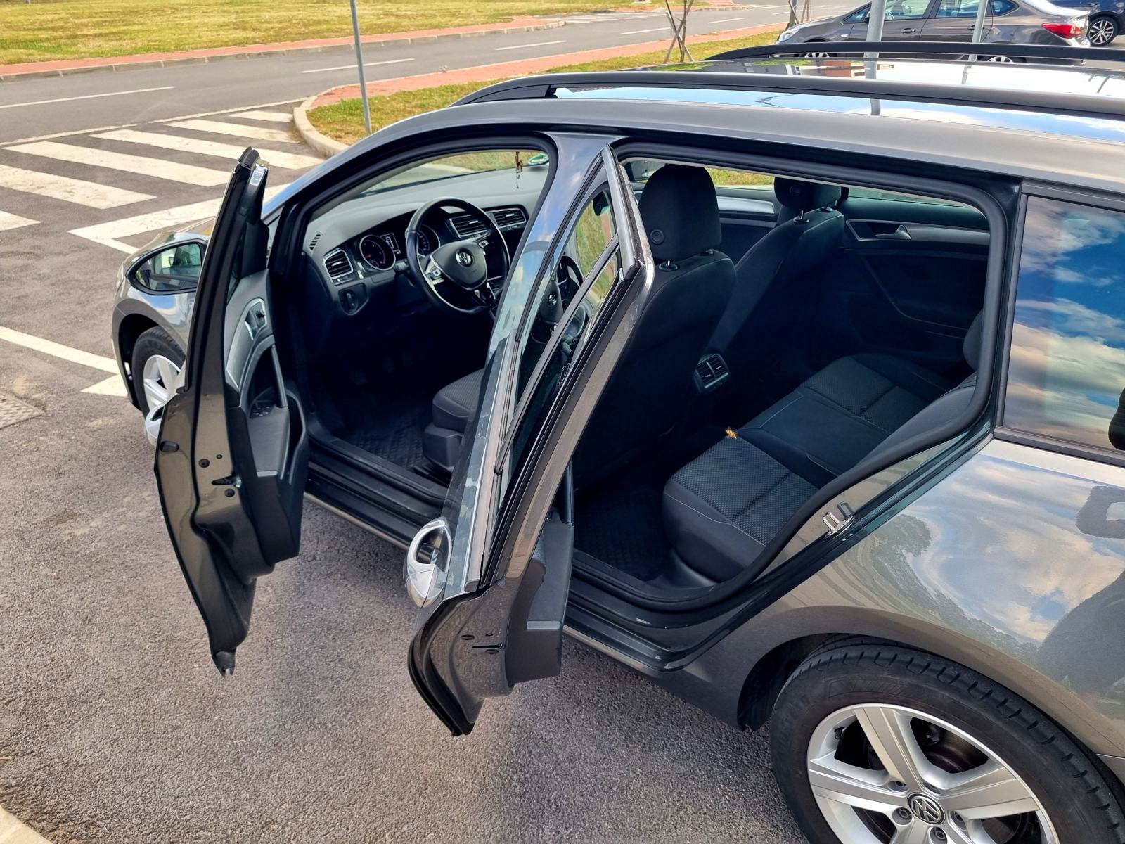 VW Golf 7 Variant 1,6 TDI reg.04/27 -2seta točkova NAV SHZ MFV, fotografija 9