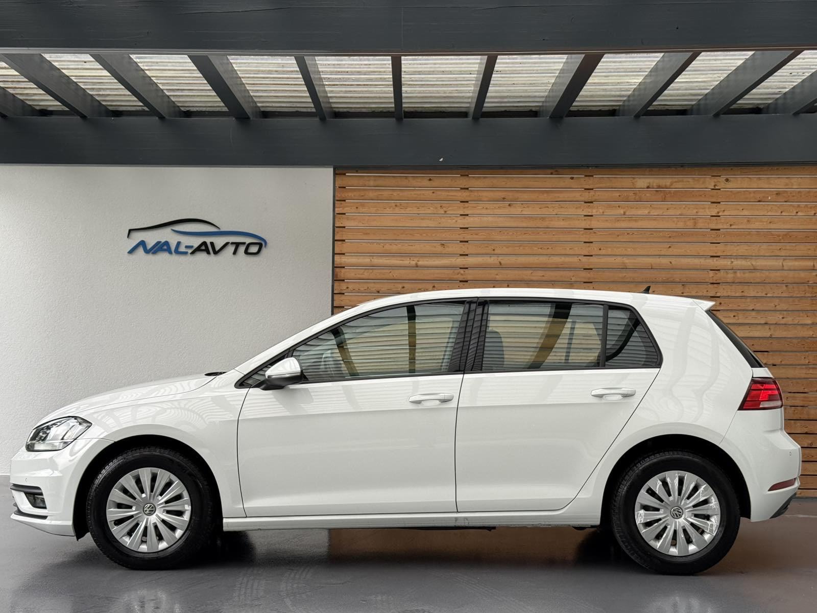 VW Golf 7 Variant 1,6 TDI Comfortline PARK SENZORI-KLIMATIZACIJA-TEMP., fotografija 6