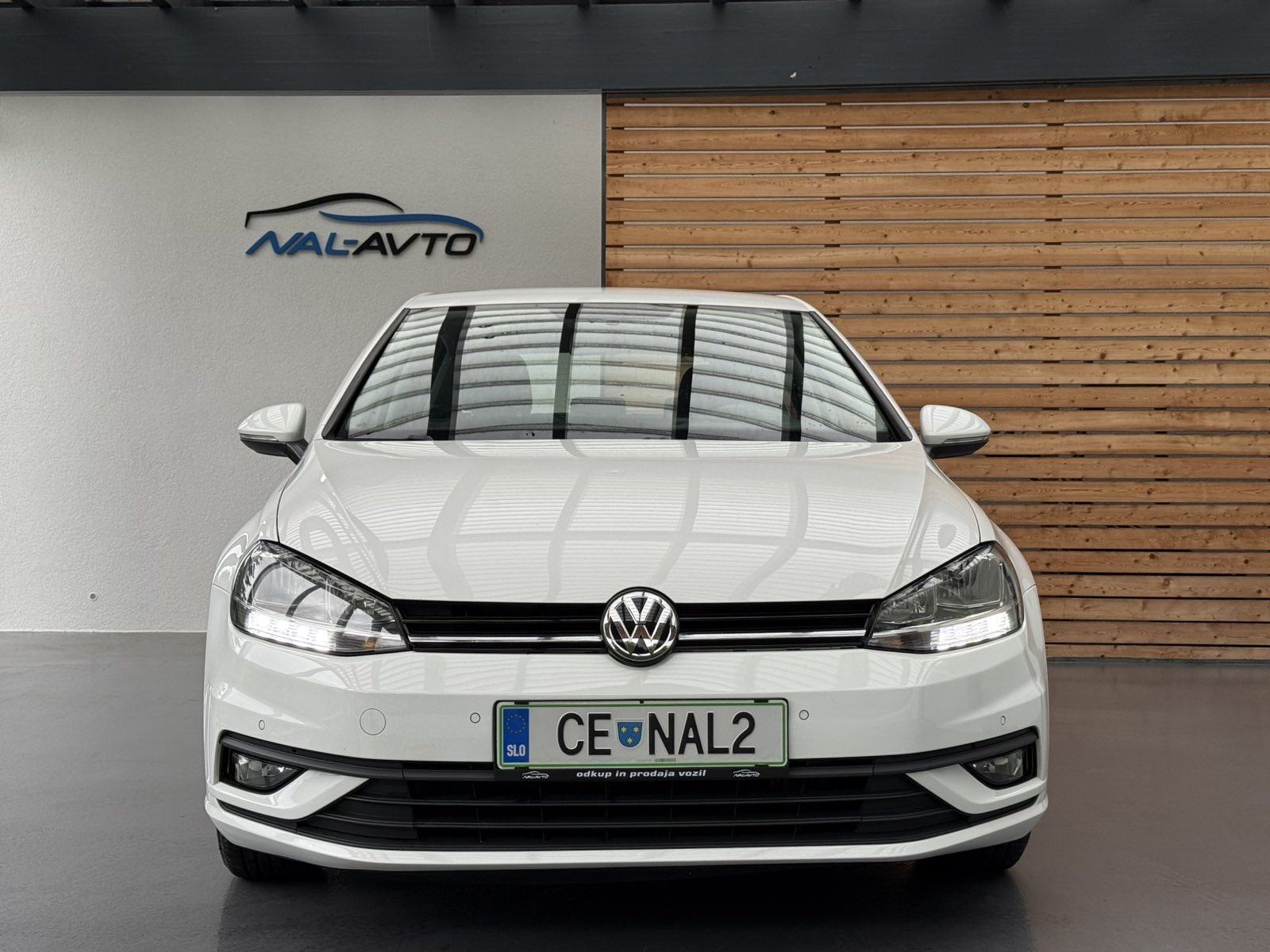 VW Golf 7 Variant 1,6 TDI Comfortline PARK SENZORI-KLIMATIZACIJA-TEMP., fotografija 2
