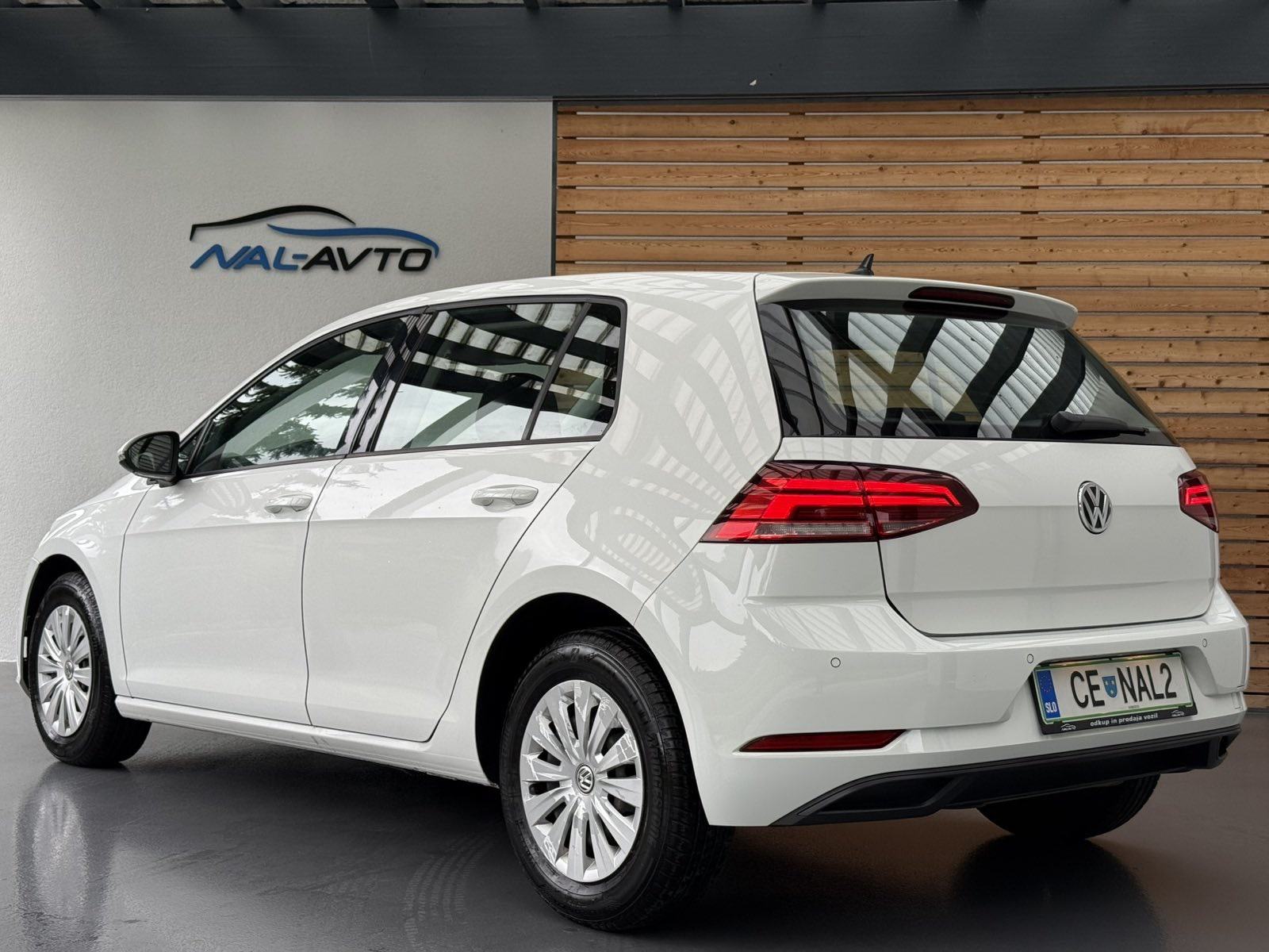 VW Golf 7 Variant 1,6 TDI Comfortline PARK SENZORI-KLIMATIZACIJA-TEMP., fotografija 4