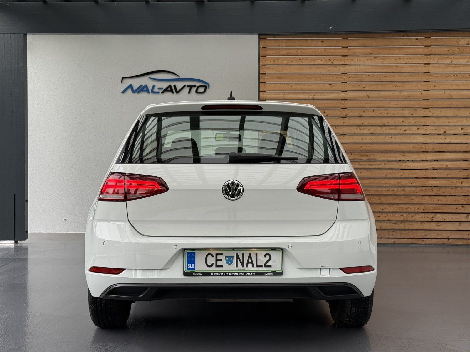 VW Golf 7 Variant 1,6 TDI Comfortline PARK SENZORI-KLIMATIZACIJA-TEMP., fotografija 5