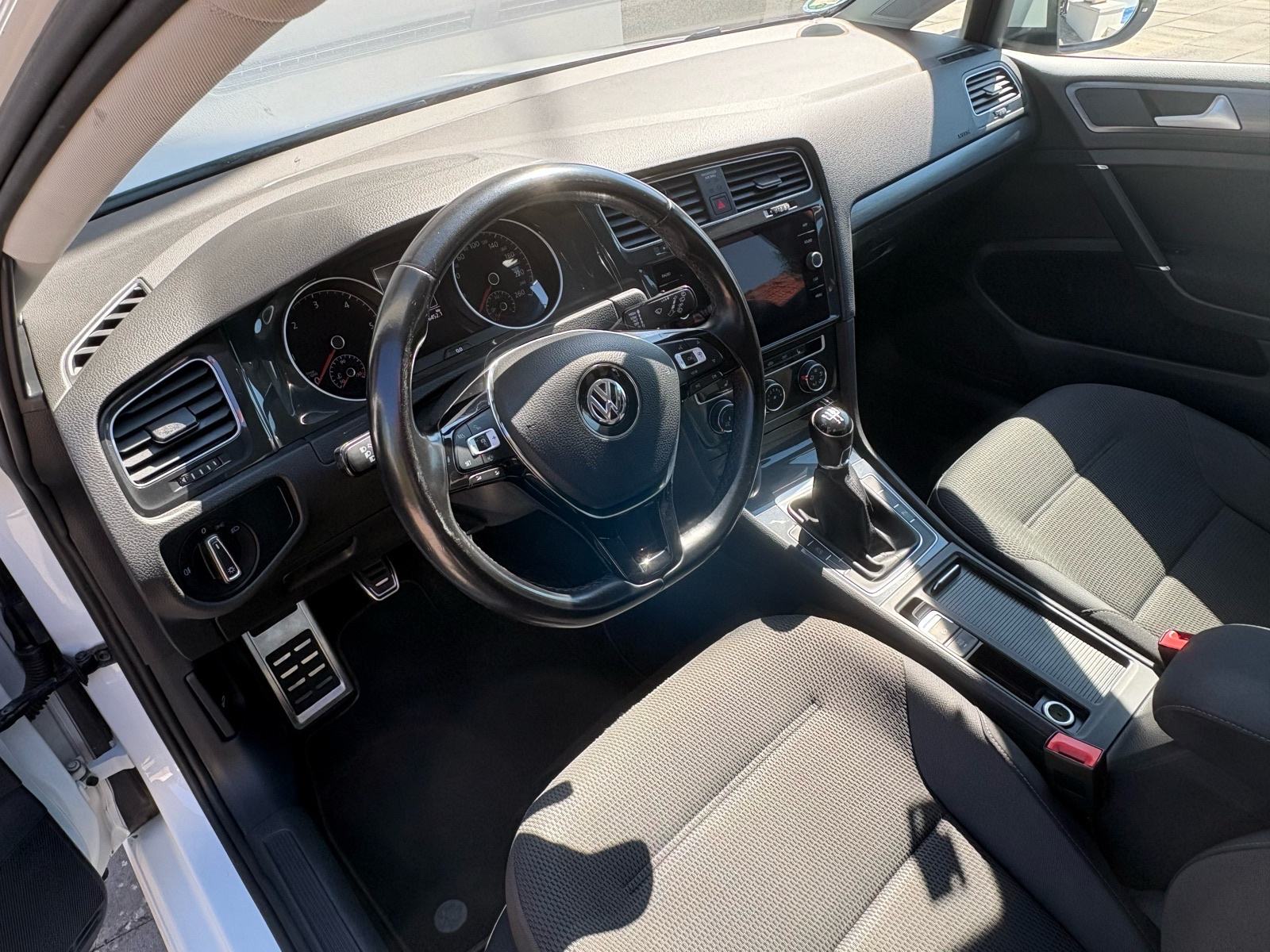 VW Golf 7.5 Variant 1,6 TDI 2020 god., fotografija 2