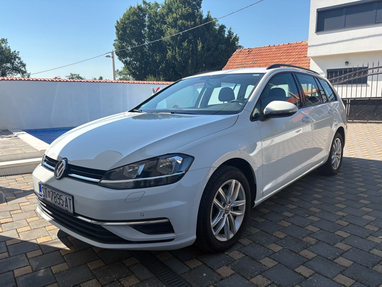 VW Golf 7.5 Variant 1,6 TDI 2020 god., fotografija 3