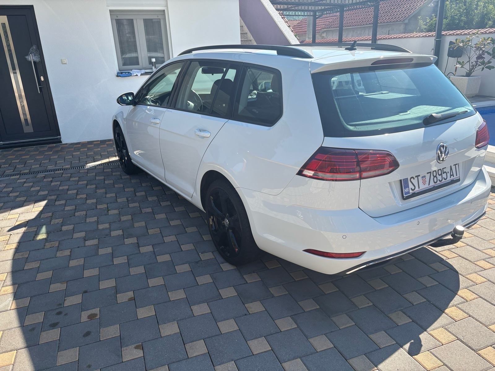 VW Golf 7.5 Variant 1,6 TDI 2020 god., fotografija 1