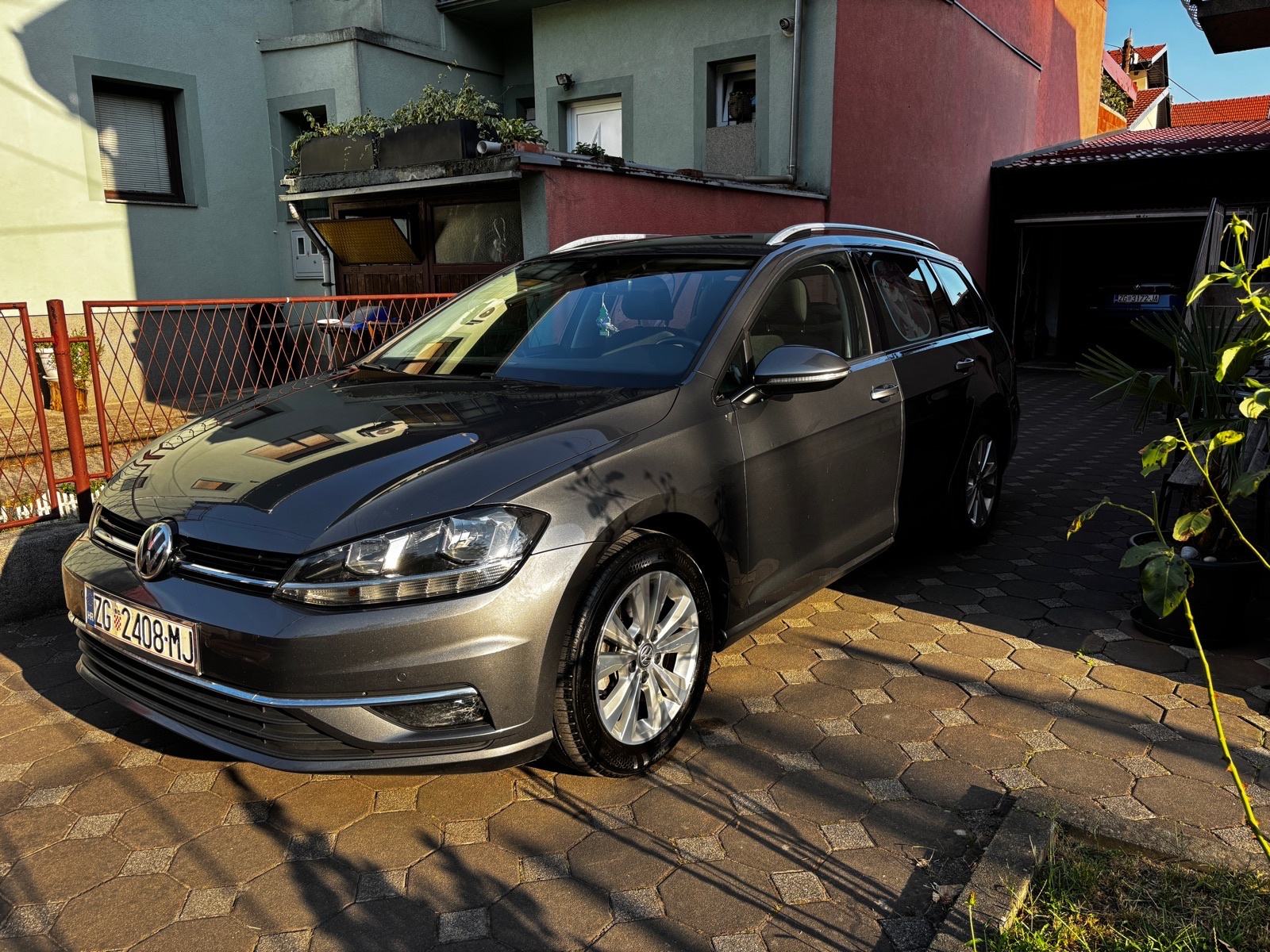 VW Golf 7 Variant 1,6 TDI, pogled izvana - slika 2