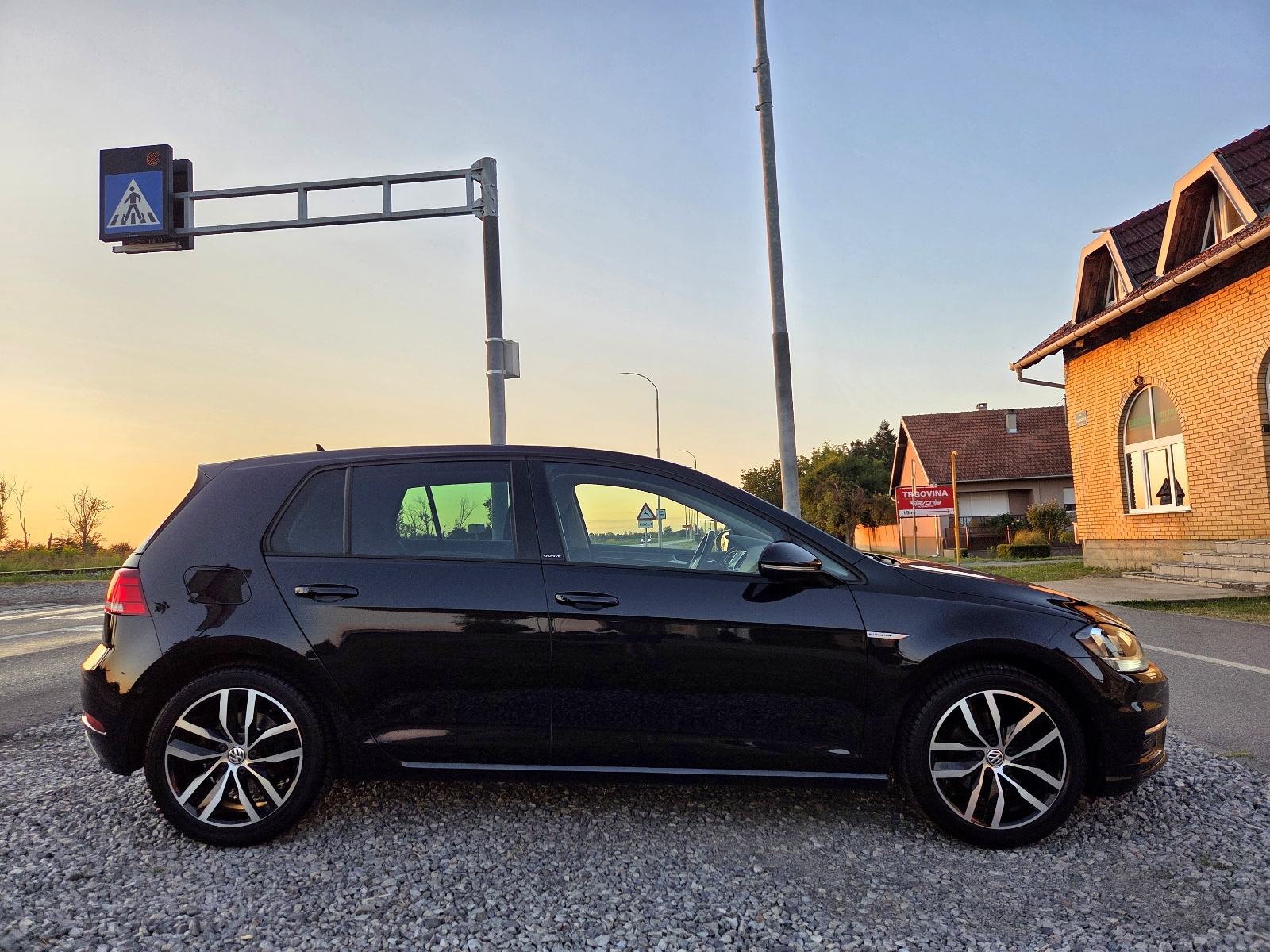 VW Golf 7.5 1.5 TSI-143TKM-JAMSTVO 12MJ-IQ.DRIVE,GRIJ.SJED,NAVI, fotografija 4