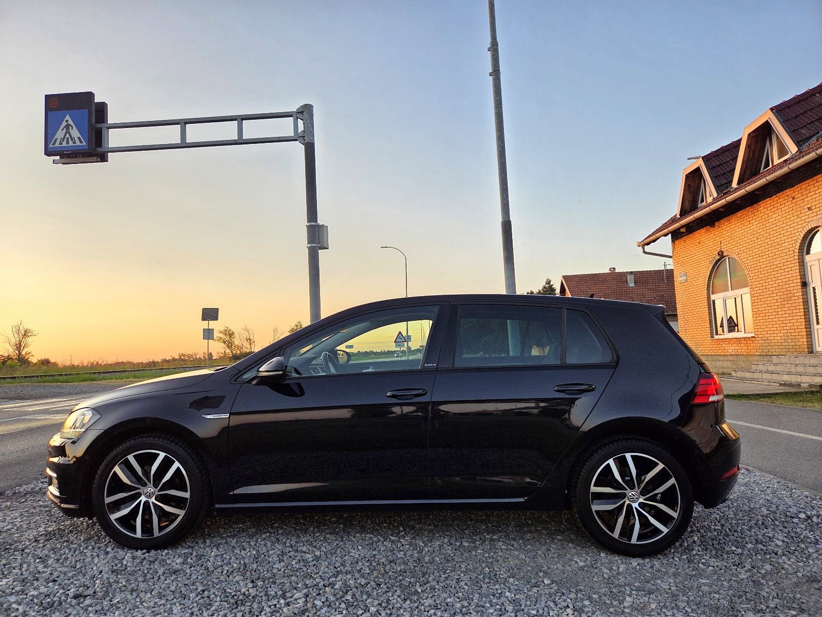 VW Golf 7.5 1.5 TSI-143TKM-JAMSTVO 12MJ-IQ.DRIVE,GRIJ.SJED,NAVI, fotografija 5