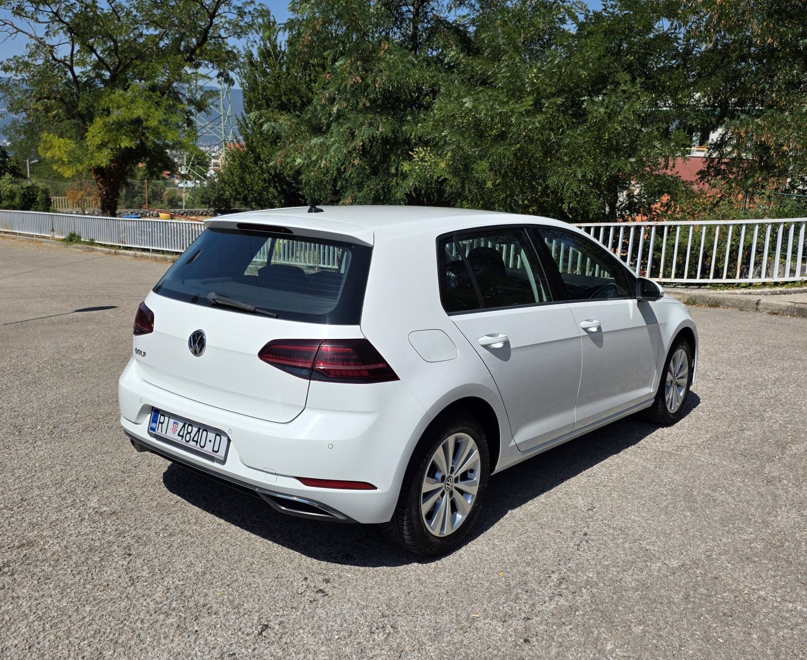 VW Golf 7.5 1,6 TDI Comfortline (1. vlasnik, 122.500km, reg 07/27), pogled izvana - slika 3