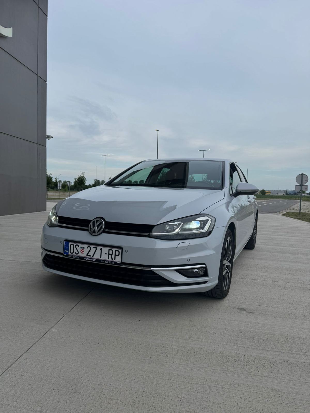 VW Golf 7,5 1,6 TDI FULL LED SVIJETLA..TOP STANJE. bijelo siva perla, fotografija 5