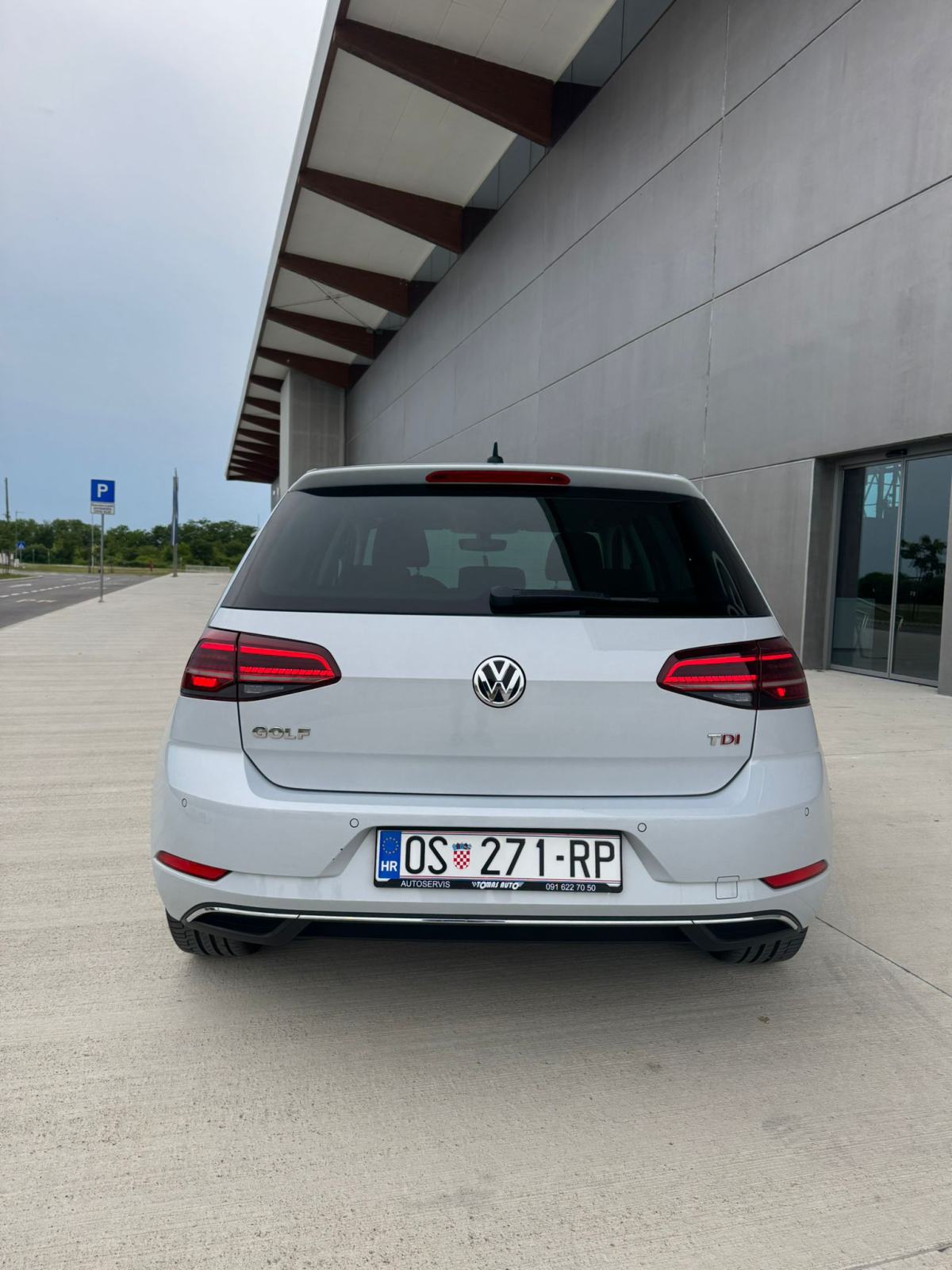 VW Golf 7,5 1,6 TDI FULL LED SVIJETLA..TOP STANJE. bijelo siva perla, fotografija 6