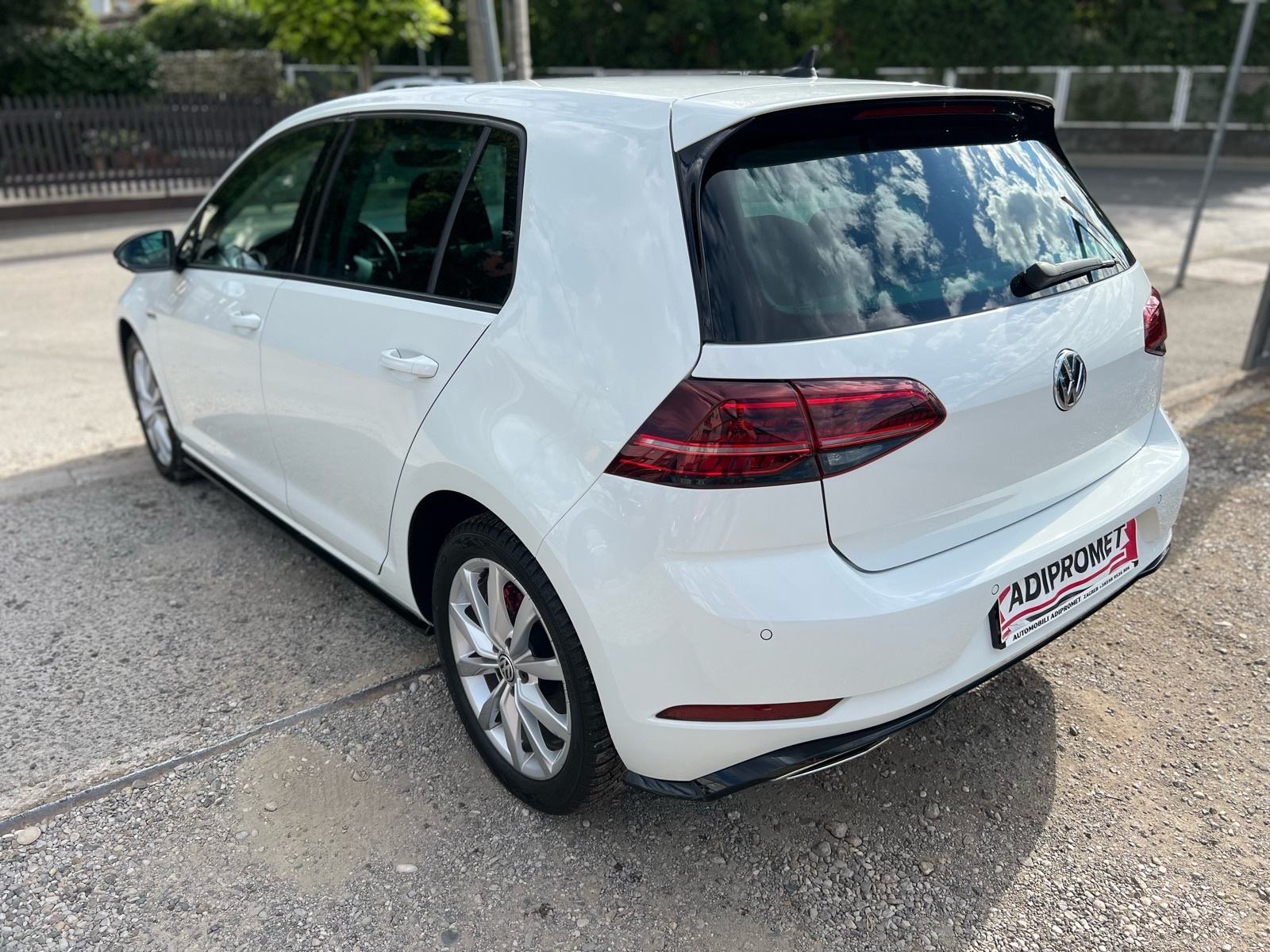 VW Golf 7.5 1,6 TDI *R-Line* // LED // REG 1 GOD !!, pogled izvana - slika 5