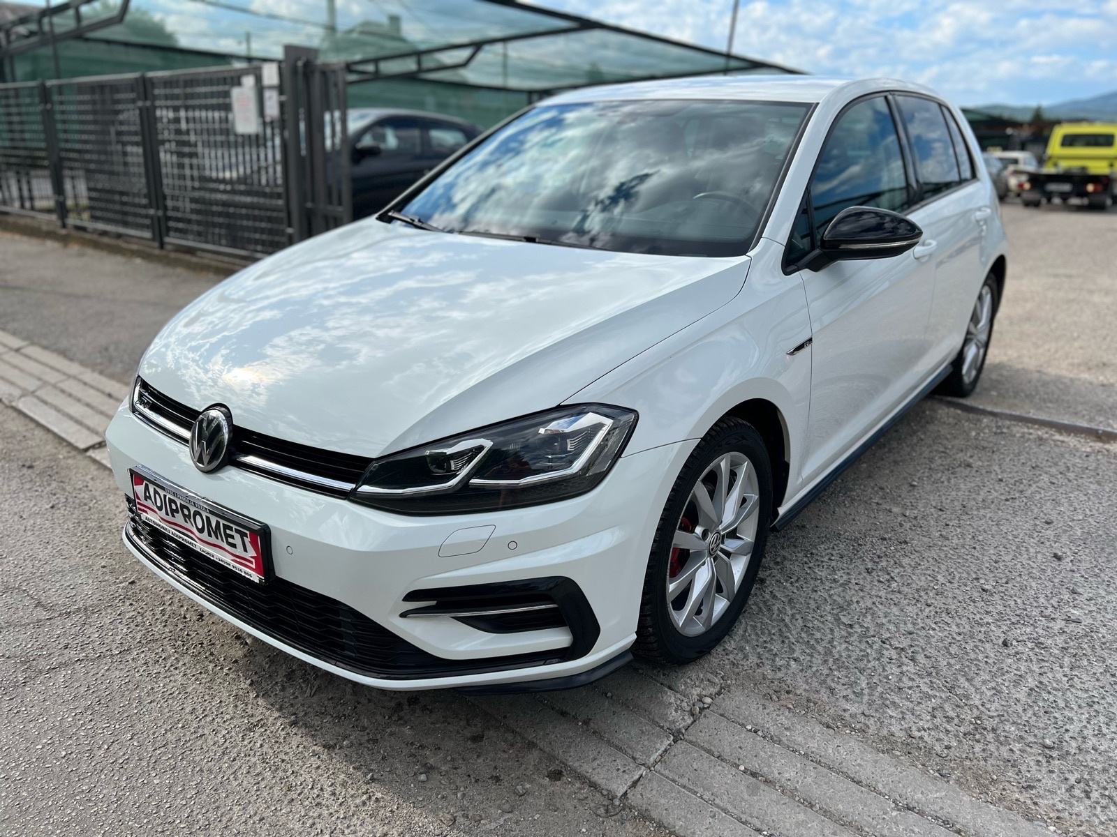 VW Golf 7.5 1,6 TDI *R-Line* // LED // REG 1 GOD !!, pogled izvana - slika 3