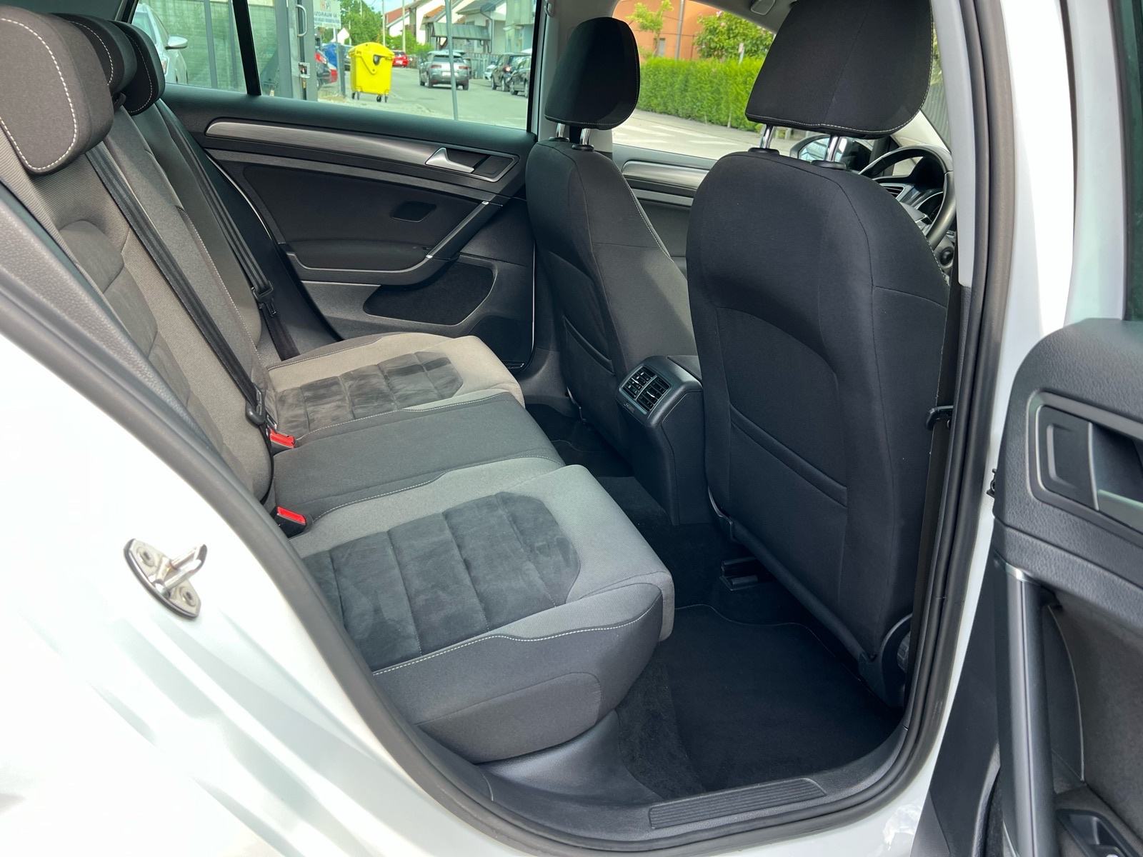 VW Golf 7.5 1,6 TDI *R-Line* // LED // REG 1 GOD !!, fotografija 18