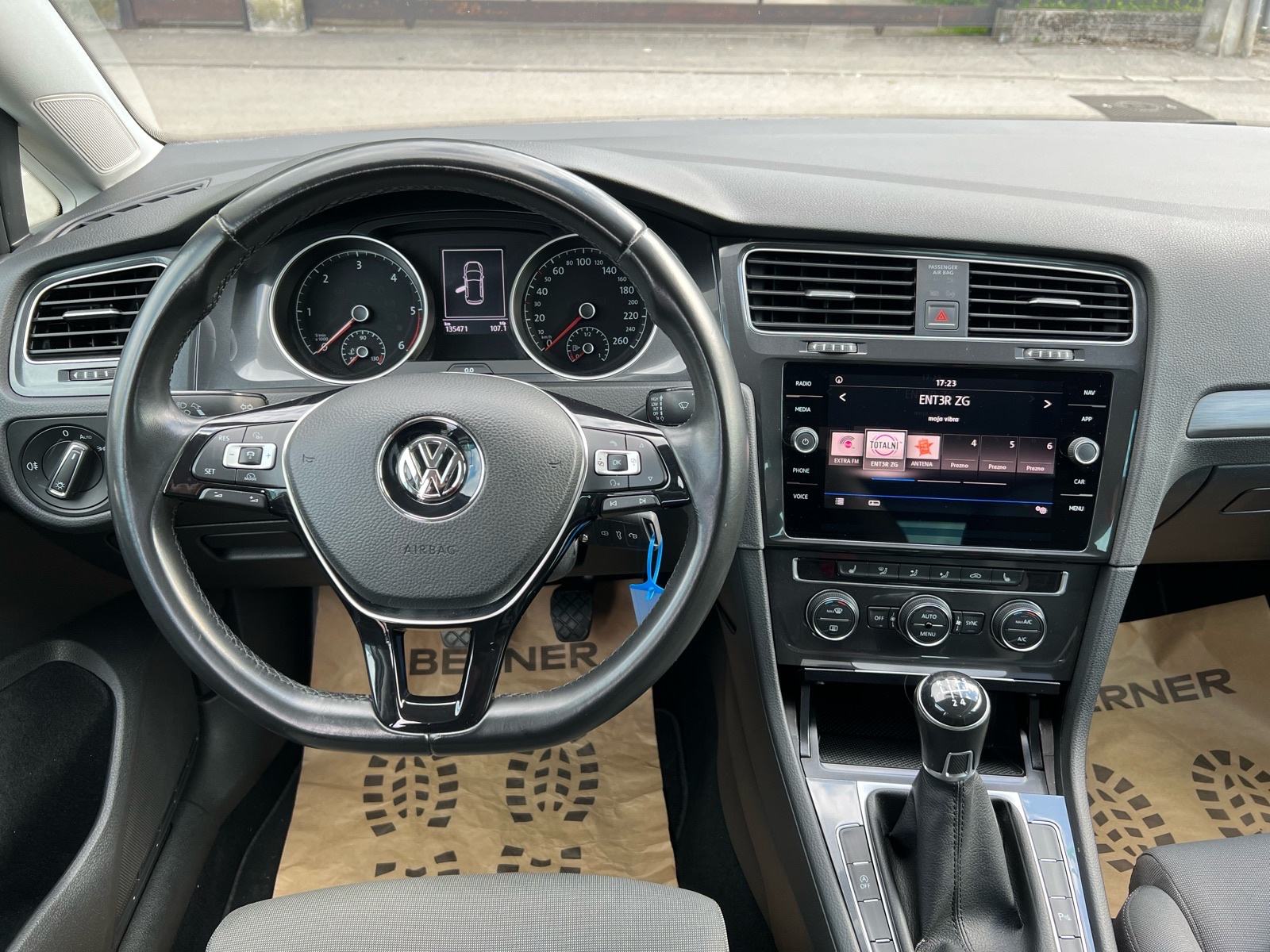 VW Golf 7.5 1,6 TDI *R-Line* // LED // REG 1 GOD !!, fotografija 12