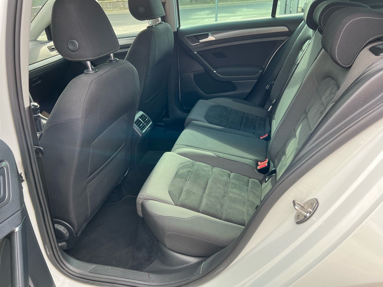 VW Golf 7.5 1,6 TDI *R-Line* // LED // REG 1 GOD !!, fotografija 19