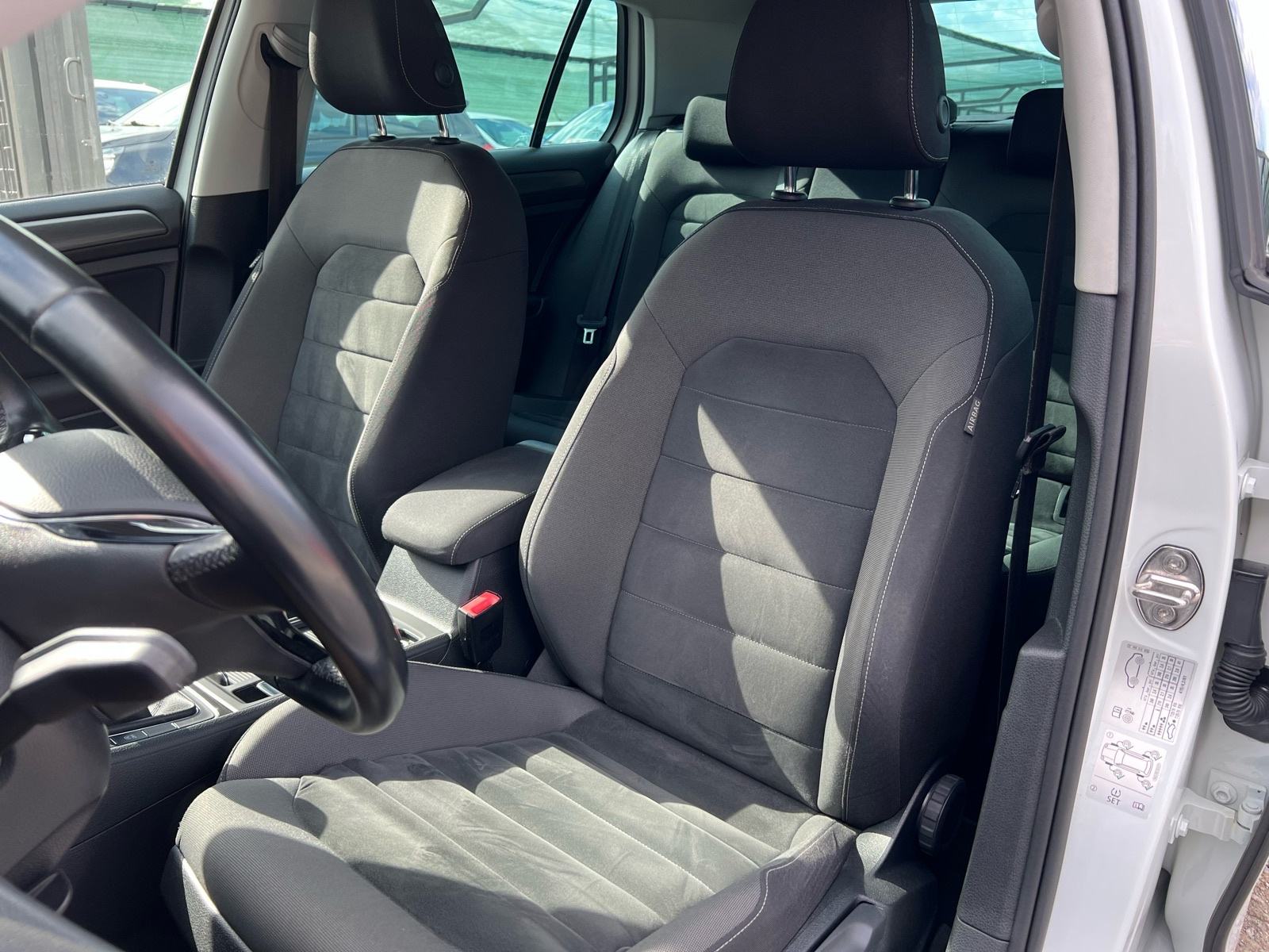 VW Golf 7.5 1,6 TDI *R-Line* // LED // REG 1 GOD !!, fotografija 15