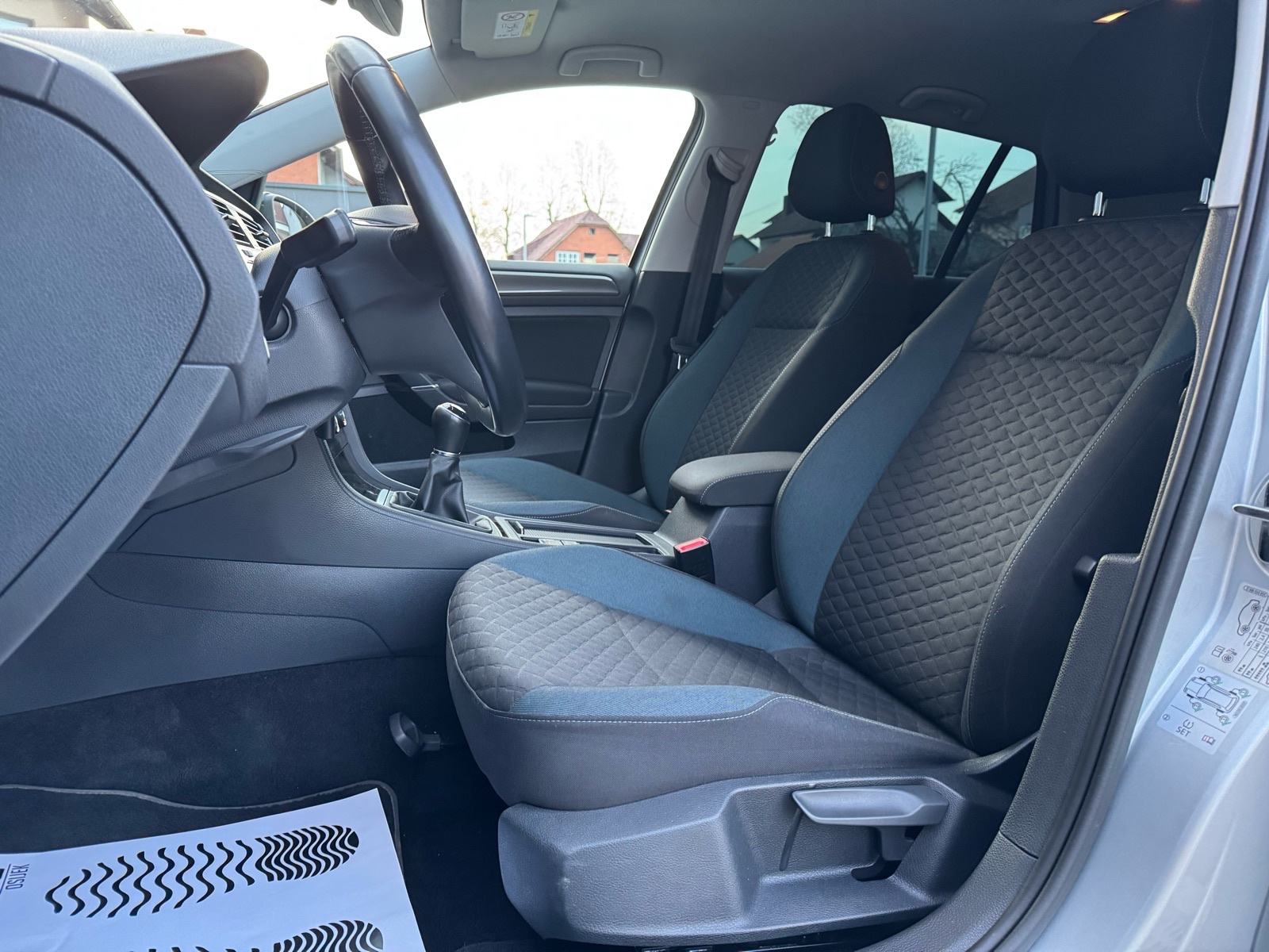 VW Golf 7.5 1.6 TDI - IQ.DRIVE, KAMERA, MRTVI KUT, LEASING BEZ UČEŠĆA, fotografija 16