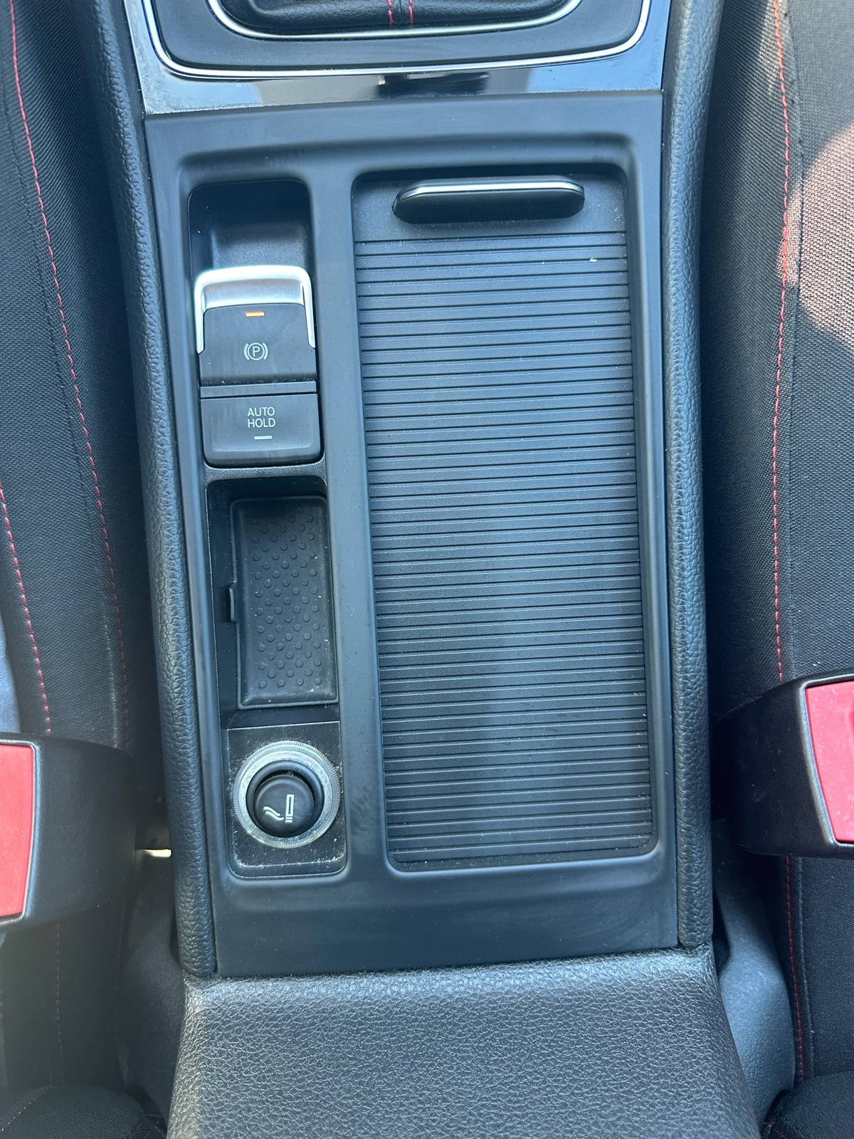 VW Golf 7.5 2,0 GTi PERFORMANCE SNIZENO KEYLESS DYNAUDIO PANORAMA, fotografija 12