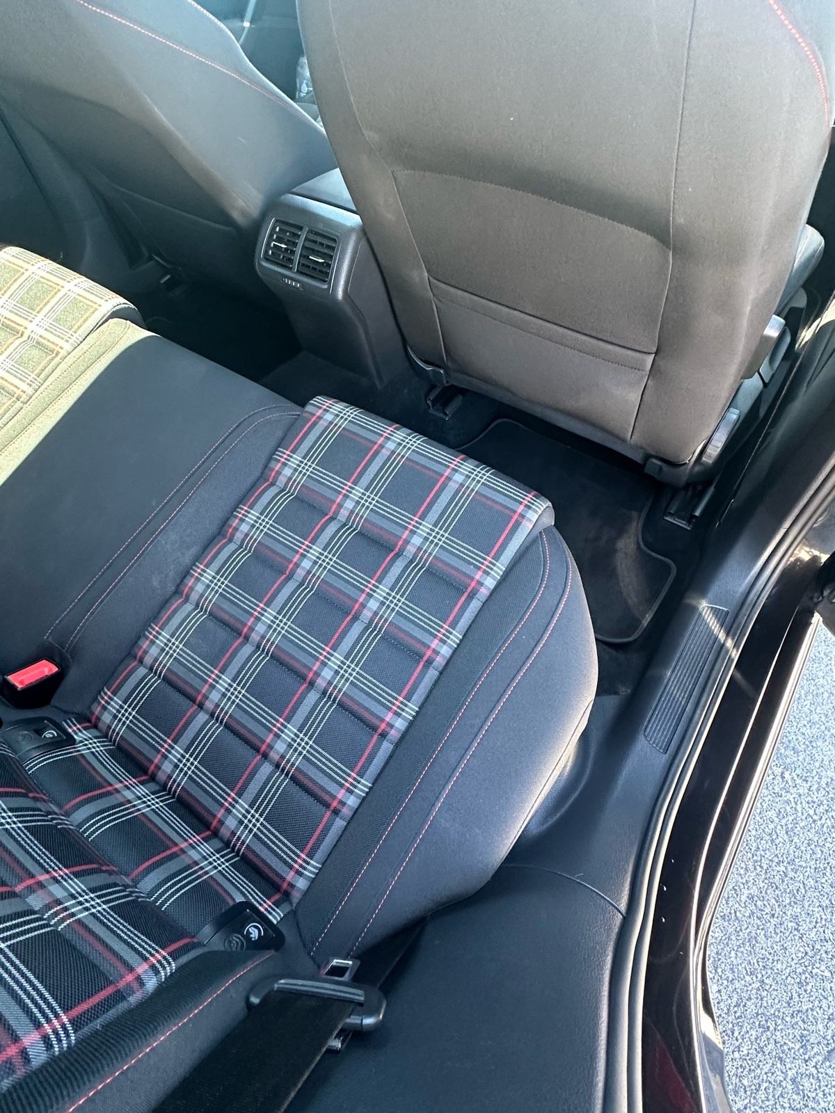 VW Golf 7.5 2,0 GTi PERFORMANCE SNIZENO KEYLESS DYNAUDIO PANORAMA, fotografija 13