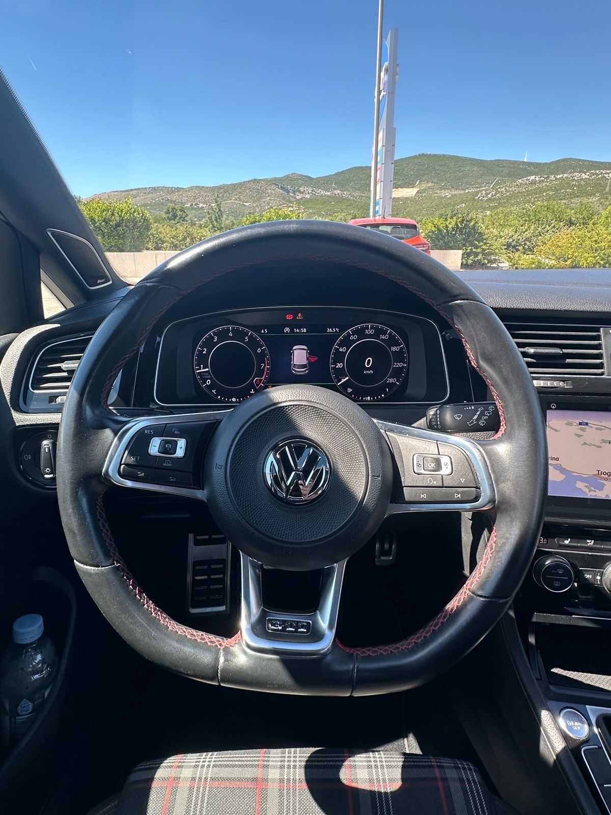 VW Golf 7.5 2,0 GTi PERFORMANCE SNIZENO KEYLESS DYNAUDIO PANORAMA, fotografija 14