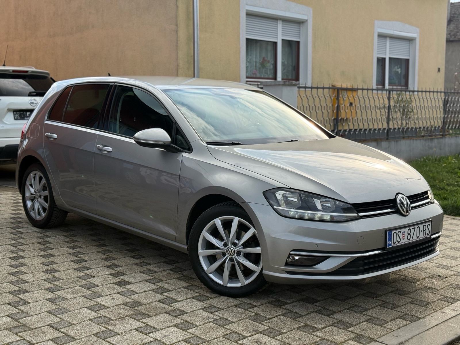 VW Golf 7.5 2,0 TDI BMT *NAPRAVLJEN VELIKI SERVIS* LEASING 350€/36 mj*, fotografija 3